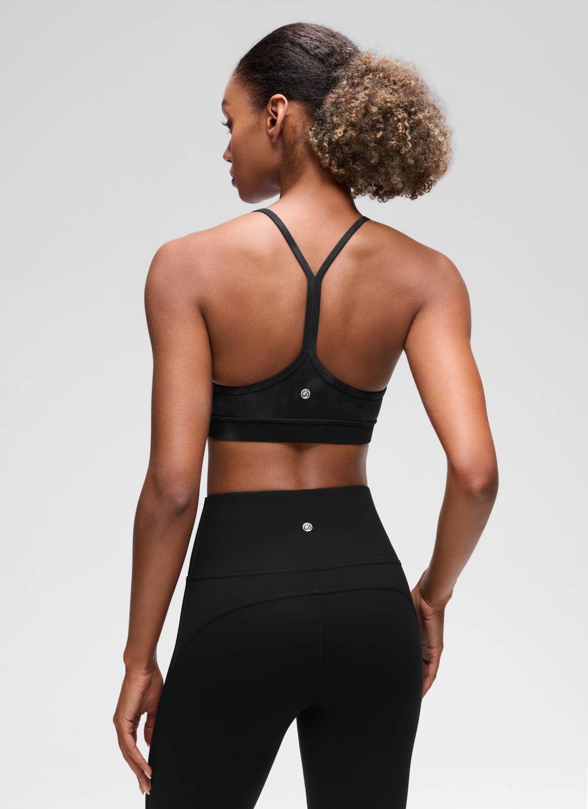 CRZ YOGA Women's Yoga Light Support Butterluxe Sports Bra Y back Black Tie Dye Flowers @model_info:Patrica