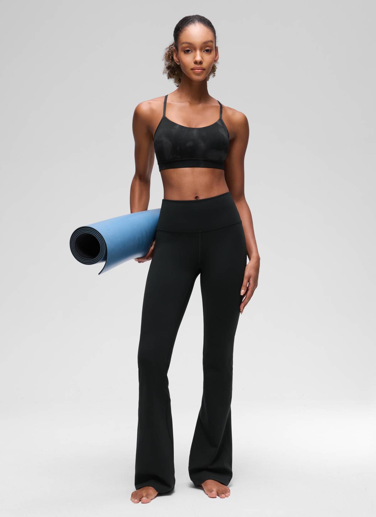 CRZ YOGA Women's Yoga Light Support Butterluxe Sports Bra Y back Black Tie Dye Flowers @model_info:Patrica