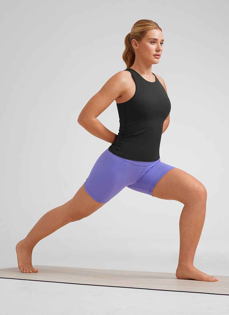 CRZ YOGA: قميص رياضي نسائي بياقة عالية وظهر سباق، مزود بحمالة صدر Butterluxe »، أسود