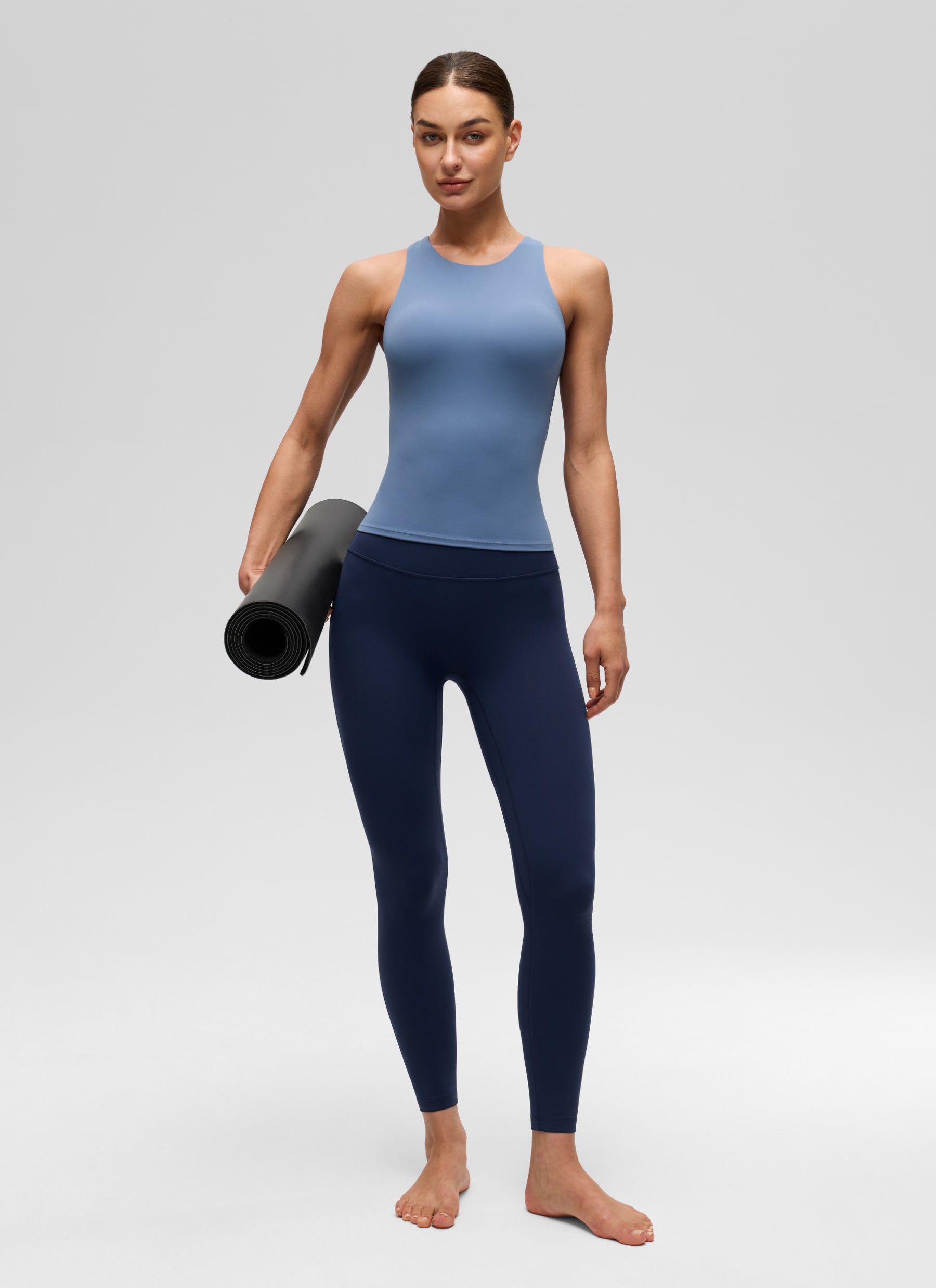 CRZ YOGA: قميص رياضي نسائي بياقة عالية وظهر سباق مع حمالة صدر Butterluxe »، لون أواسيس أزرق