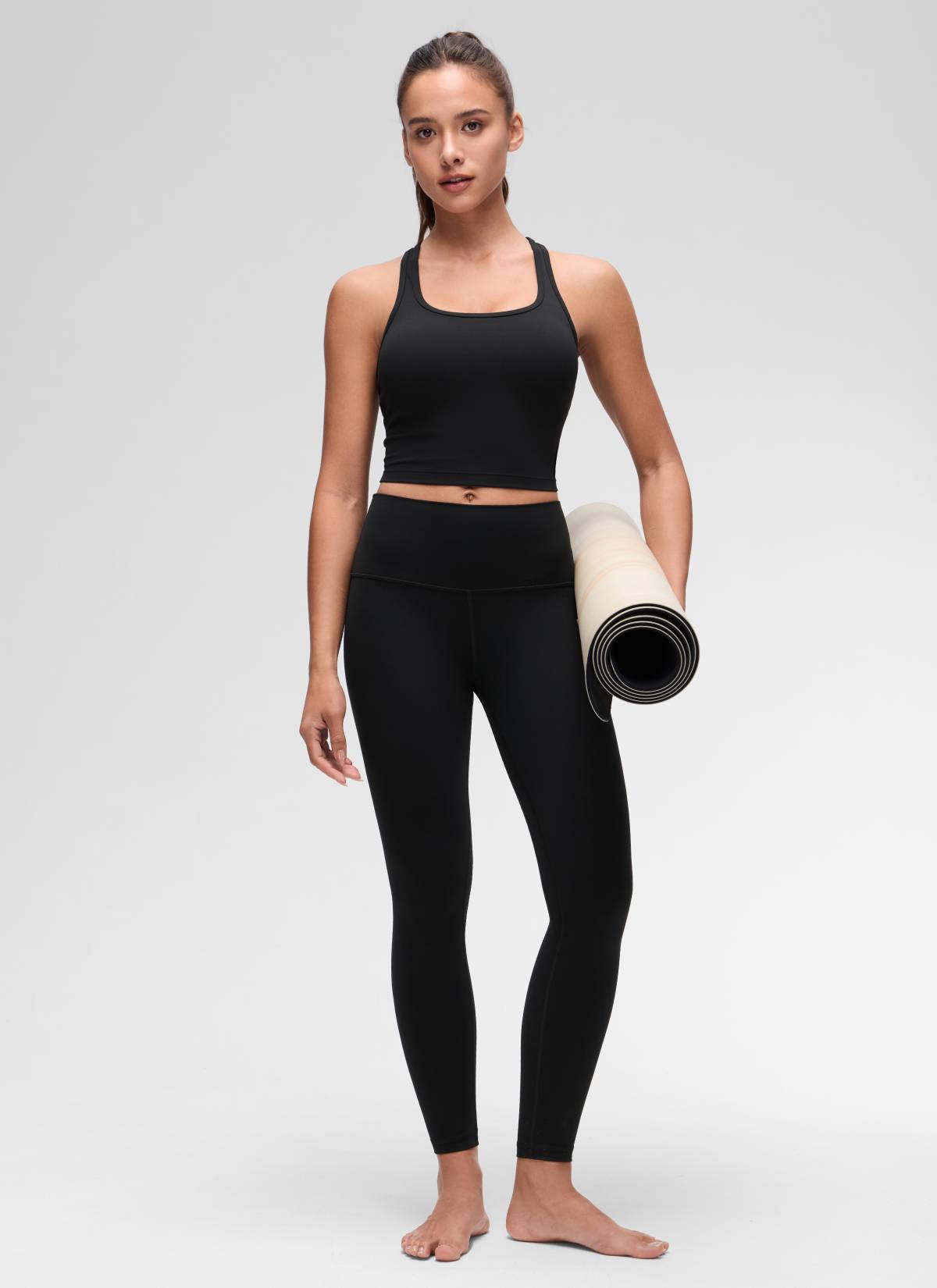 حمالة صدر يوغا نسائية من CRZ YOGA بدعم منخفض Butterluxe بياقة دائرية وظهر على شكل Y بلون أسود