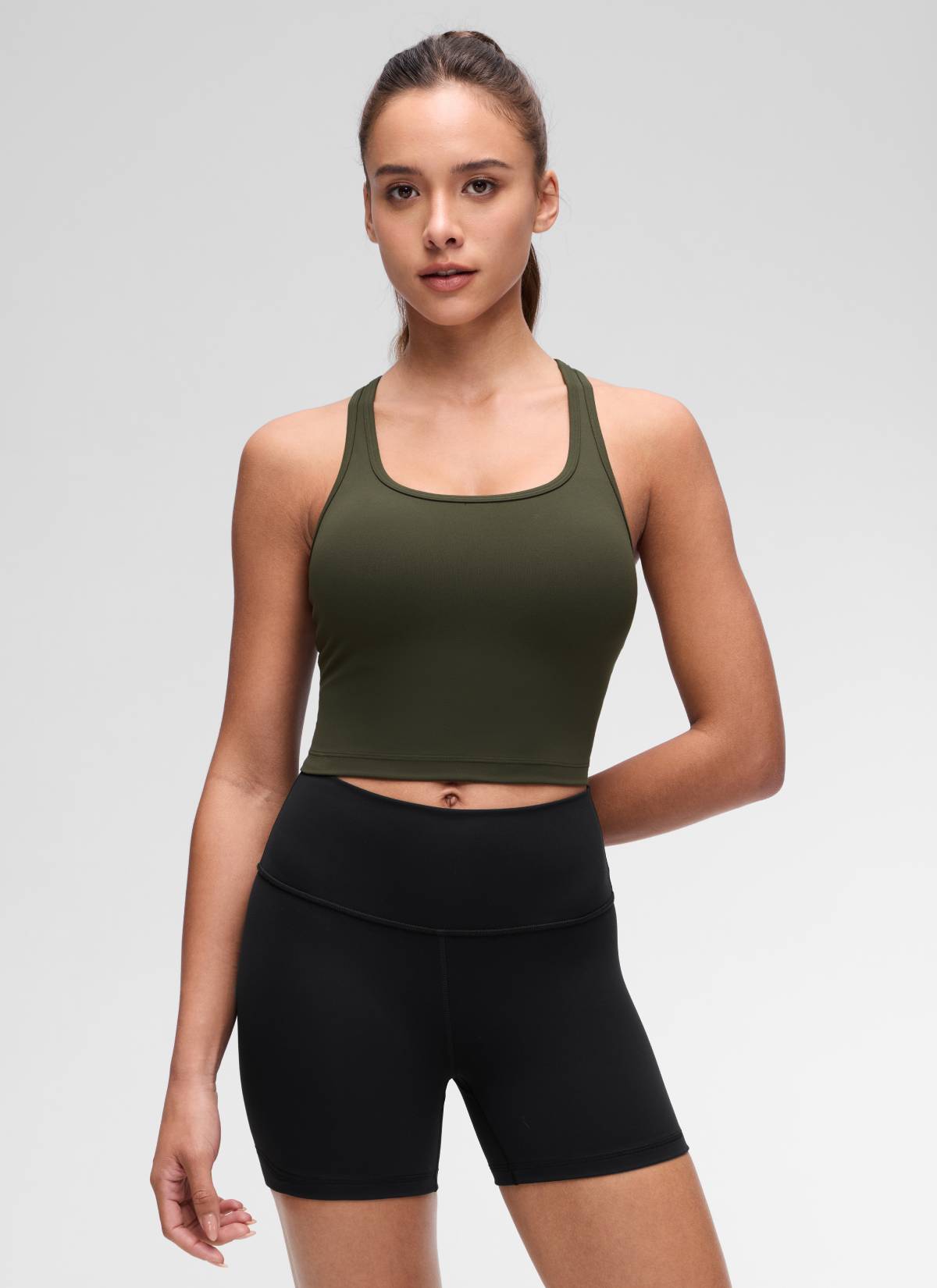 حمالة صدر يوغا نسائية من CRZ YOGA بدعم خفيف Butterluxe بياقة دائرية وتصميم Y-Back، لون أخضر زيتي