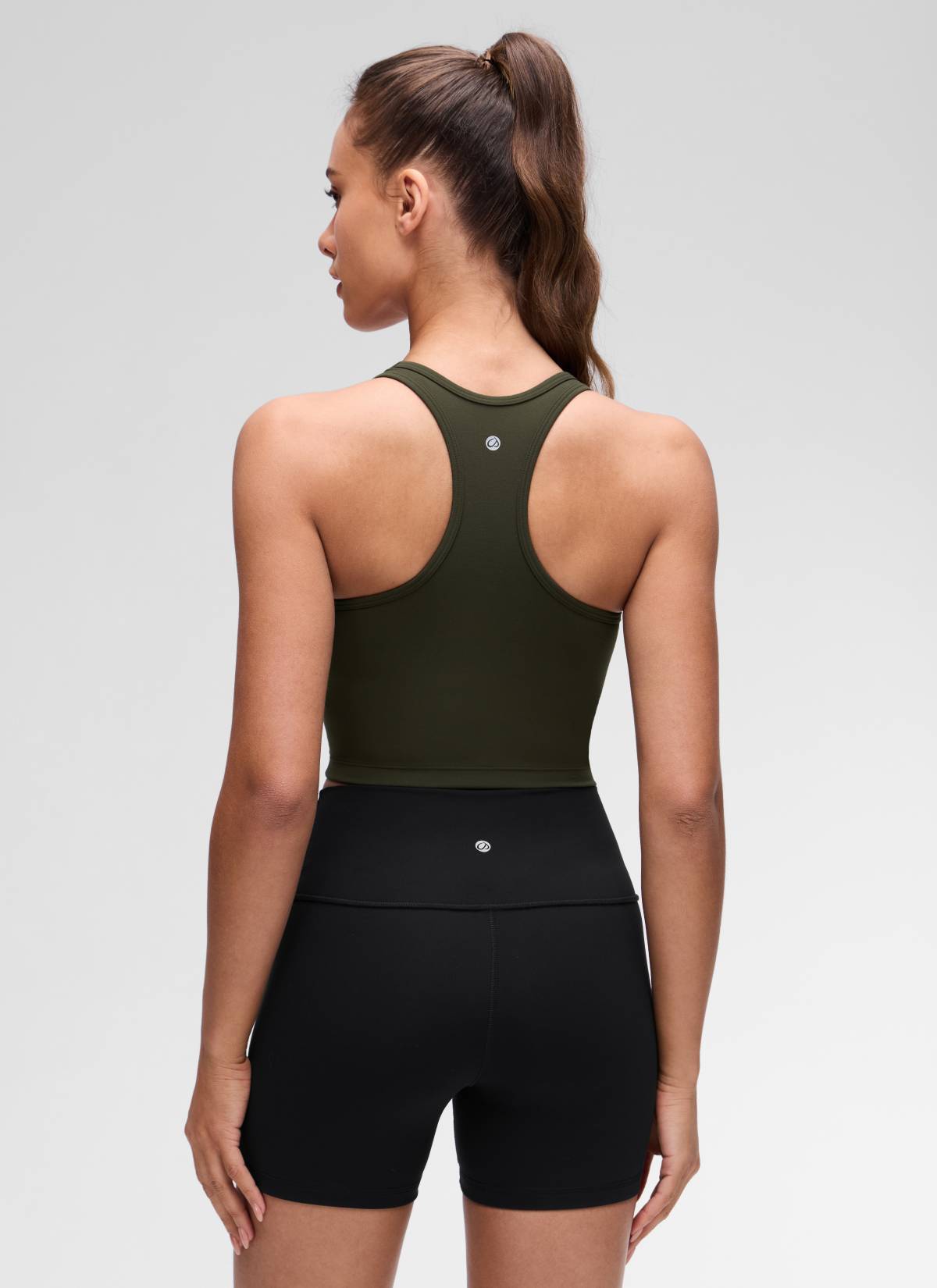 حمالة صدر يوغا نسائية من CRZ YOGA بدعم خفيف Butterluxe بياقة دائرية وتصميم Y-Back، لون أخضر زيتي