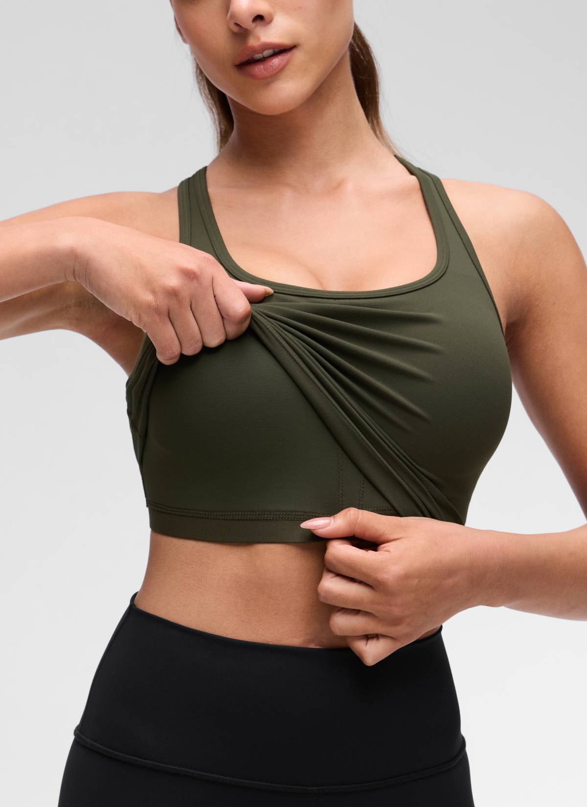 حمالة صدر يوغا نسائية من CRZ YOGA بدعم خفيف Butterluxe بياقة دائرية وتصميم Y-Back، لون أخضر زيتي