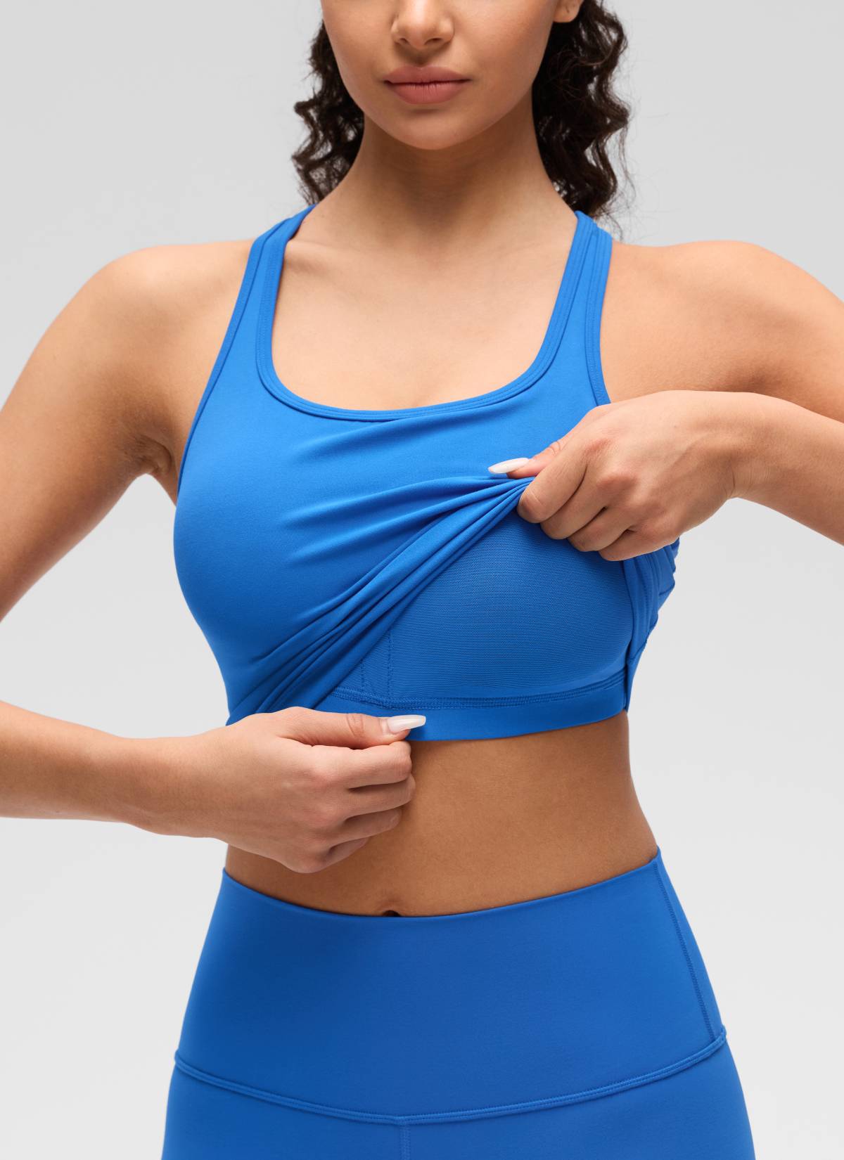حمالة صدر يوغا نسائية من CRZ YOGA بدعم خفيف Butterluxe بياقة دائرية وتصميم Y-Back، لون أزرق لامع
