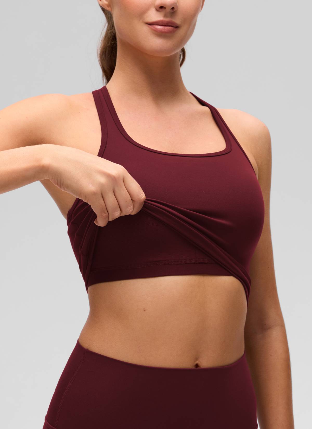 حمالة صدر يوغا نسائية من CRZ YOGA بدعم خفيف Butterluxe بياقة دائرية وتصميم Y-Back، لون أحمر ميرلو