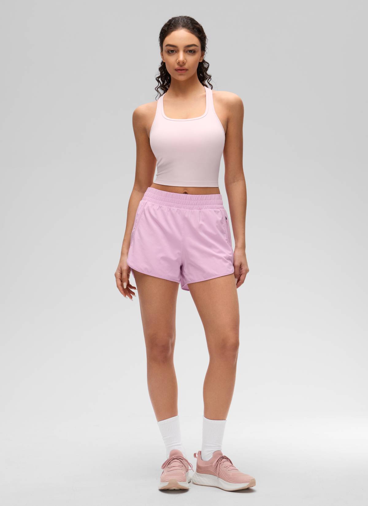 حمالة صدر يوغا نسائية من CRZ YOGA بدعم خفيف Butterluxe بياقة دائرية وتصميم Y-Back، لون وردي فراولة