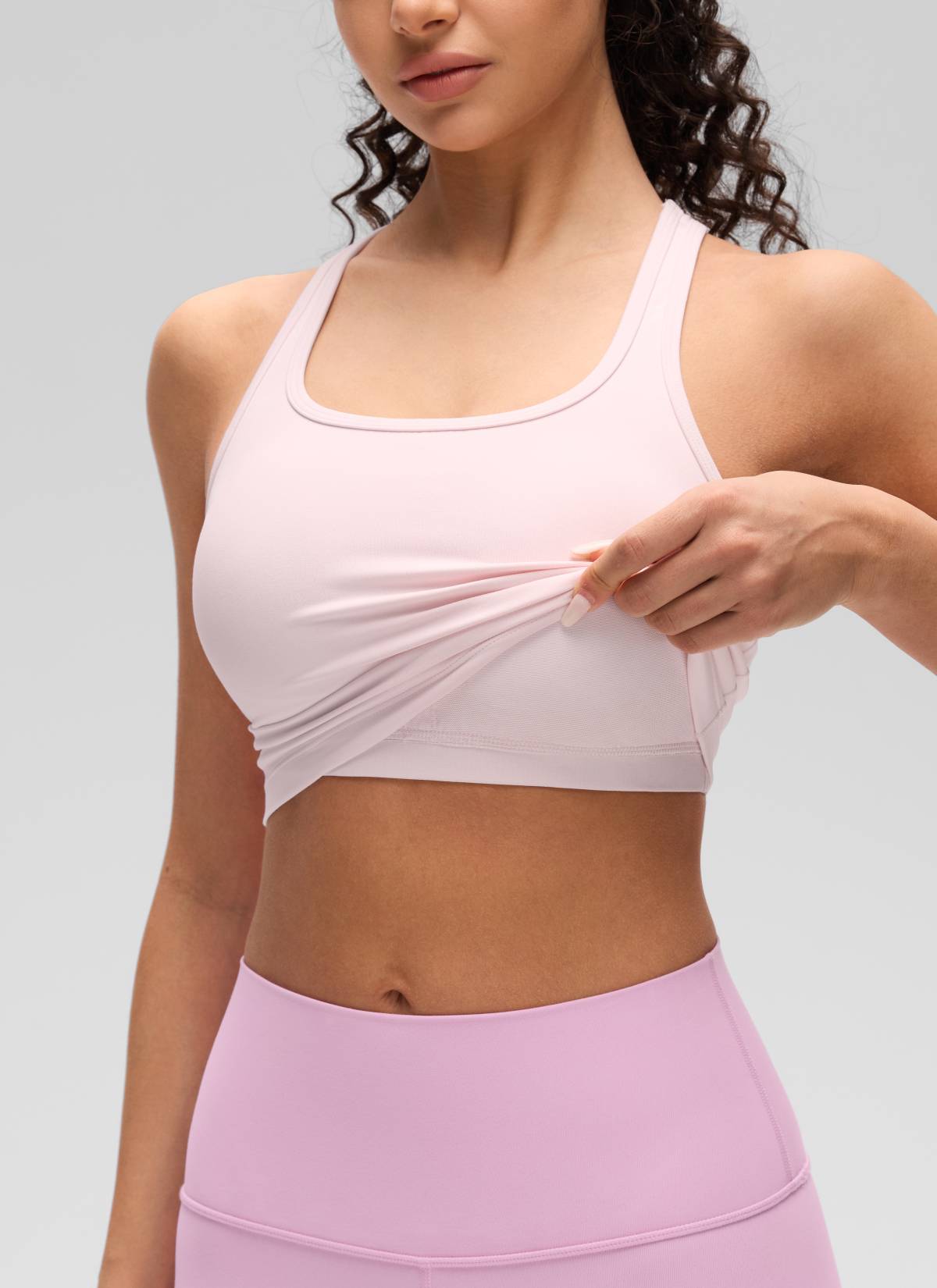 حمالة صدر يوغا نسائية من CRZ YOGA بدعم خفيف Butterluxe بياقة دائرية وتصميم Y-Back، لون وردي فراولة