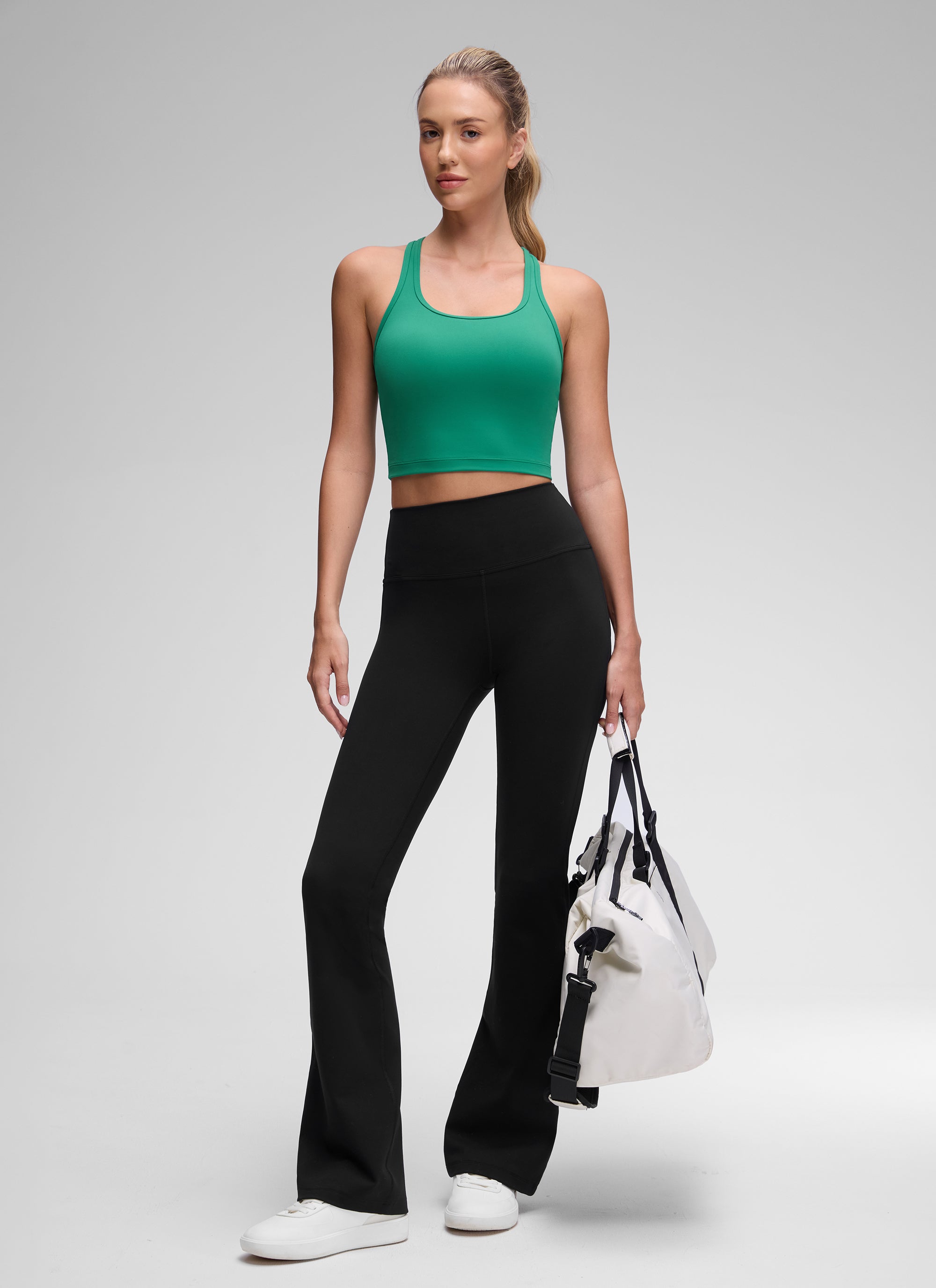 حمالة صدر يوغا نسائية من CRZ YOGA بدعم خفيف Butterluxe بياقة دائرية وتصميم Y-Back، لون أخضر كاسكاديا