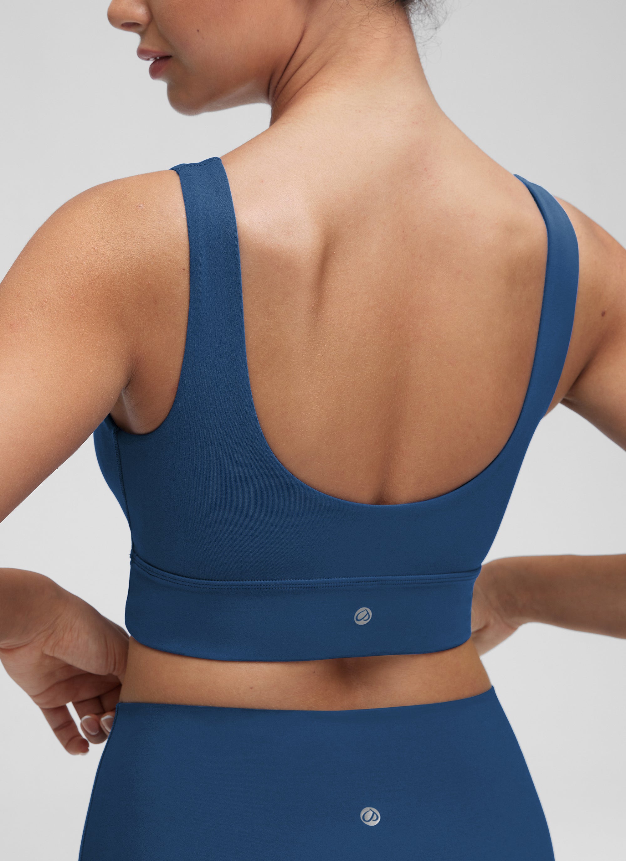 حمالة صدر رياضية Butterluxe طويلة للنساء من CRZ YOGA لدعم منخفض لليوغا بظهر على شكل U كحلي فرنسي