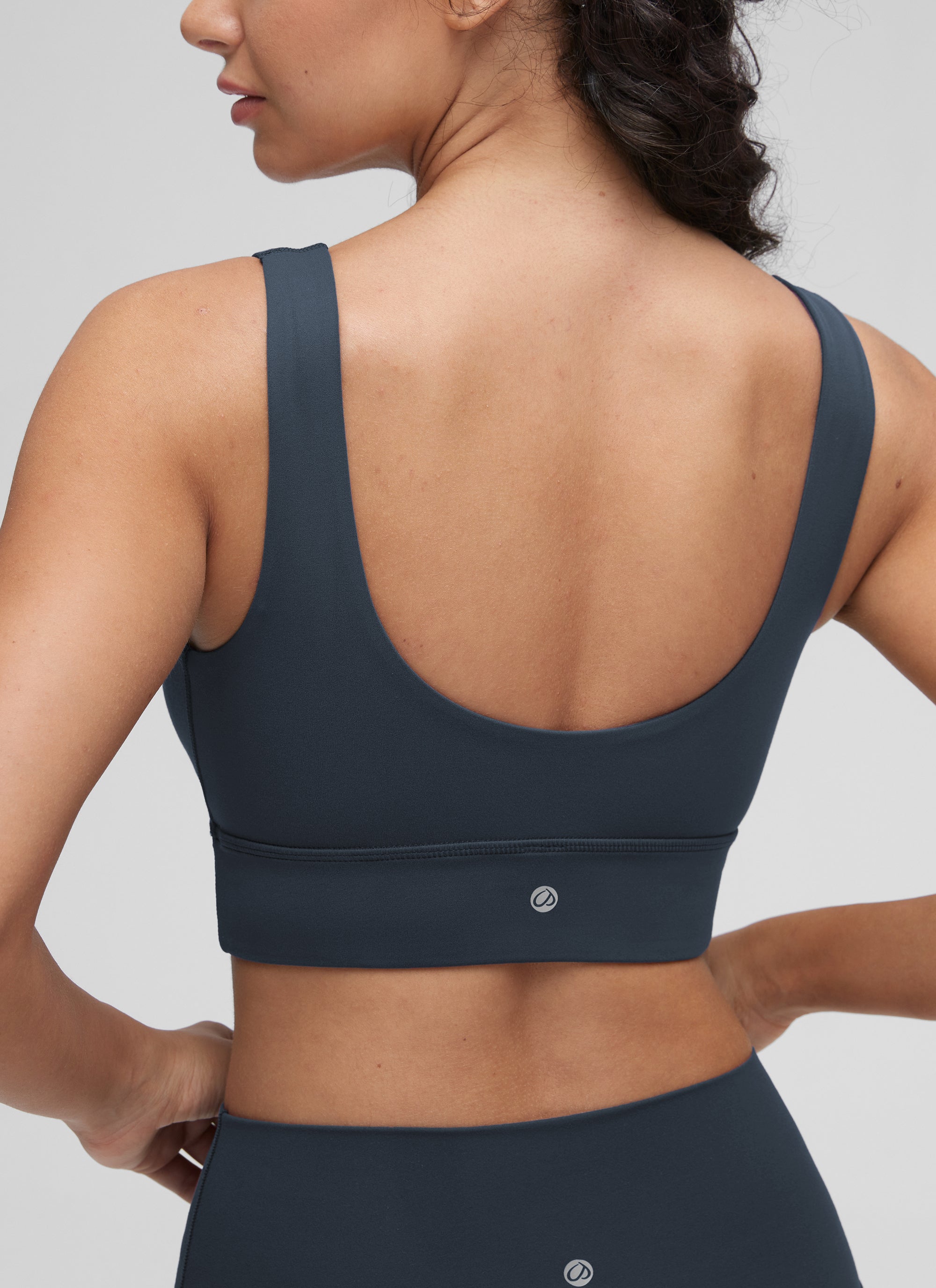 حمالة صدر رياضية Butterluxe طويلة للنساء من CRZ YOGA لدعم منخفض لليوغا بظهر على شكل U كحلي حقيقي