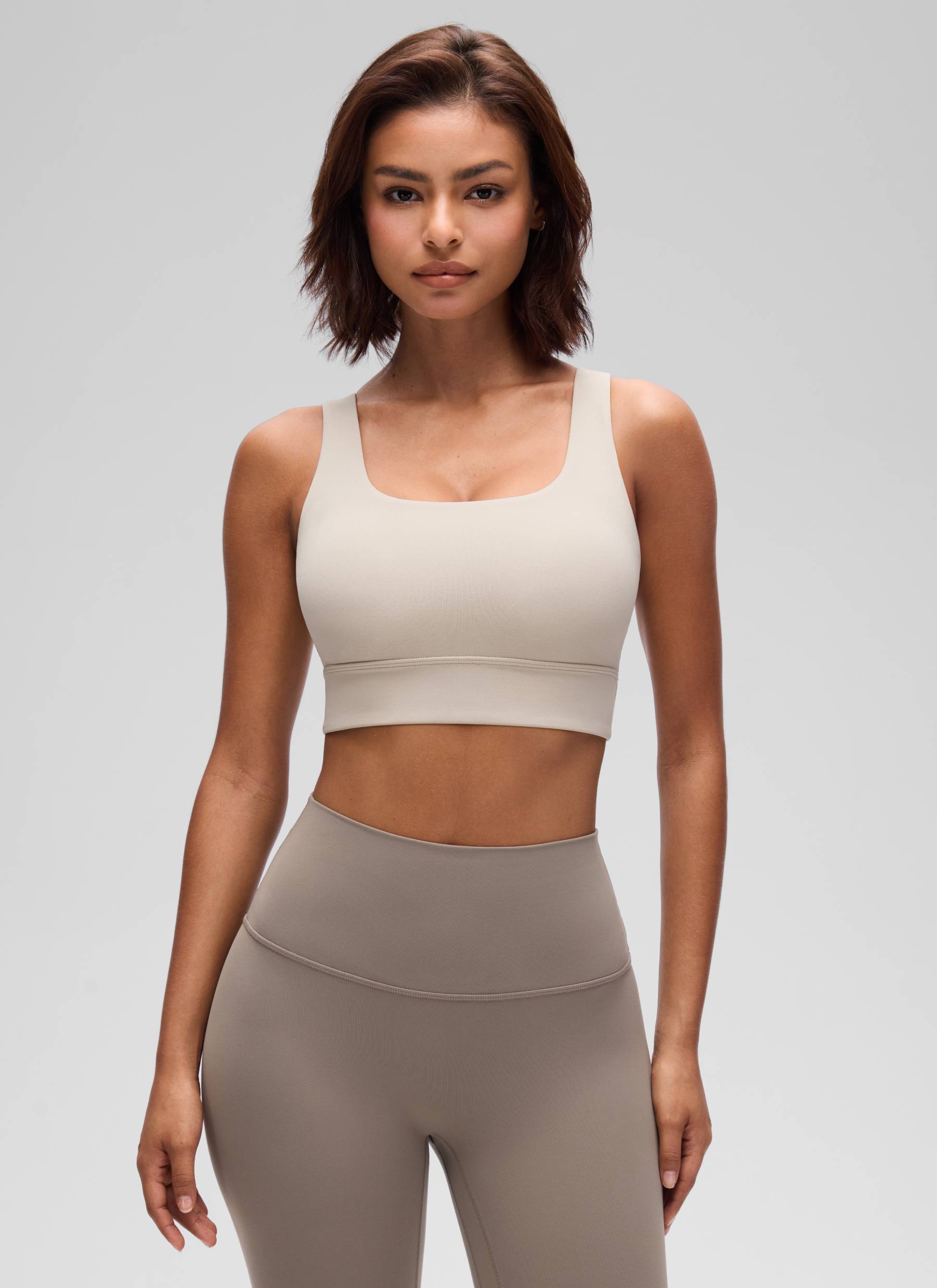 حمالة صدر رياضية طويلة من CRZ YOGA للنساء لليوغا بدعم منخفض Butterluxe بظهر على شكل حرف U بلون تان موهافي.