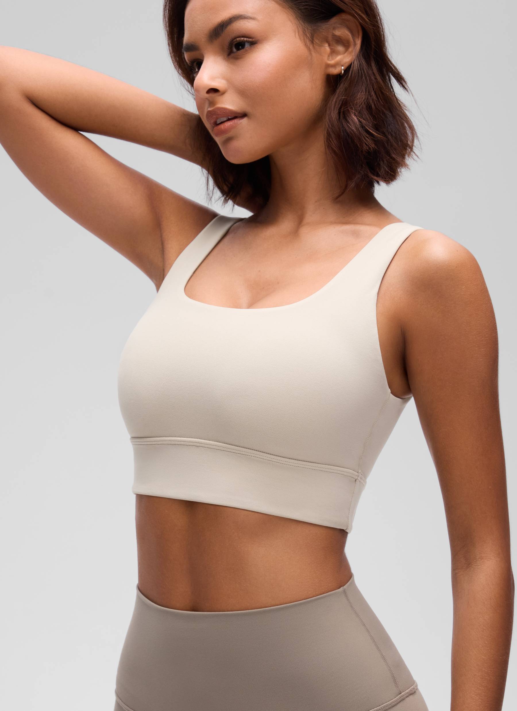 حمالة صدر رياضية طويلة من CRZ YOGA للنساء لليوغا بدعم منخفض Butterluxe بظهر على شكل حرف U بلون تان موهافي.