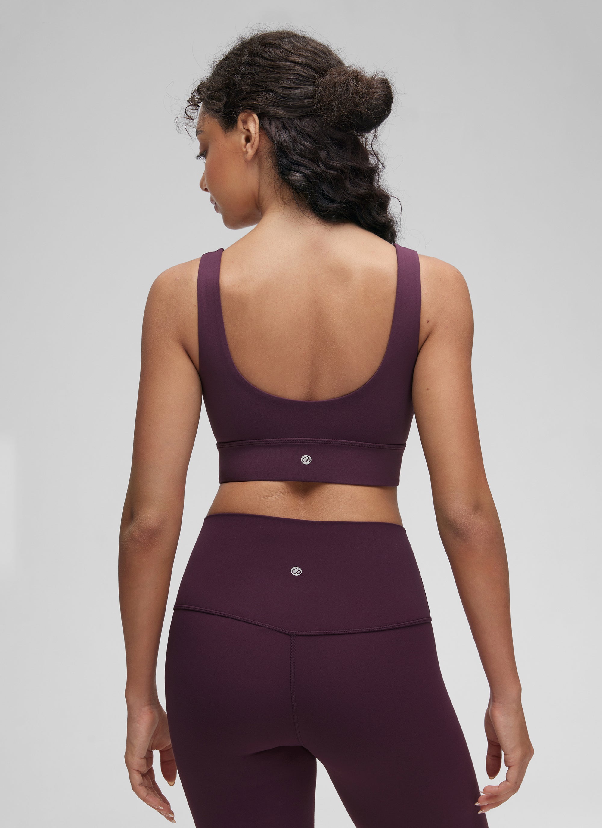 حمالة صدر رياضية Butterluxe طويلة للنساء من CRZ YOGA لدعم منخفض لليوغا بظهر على شكل U بنفسجي داكن