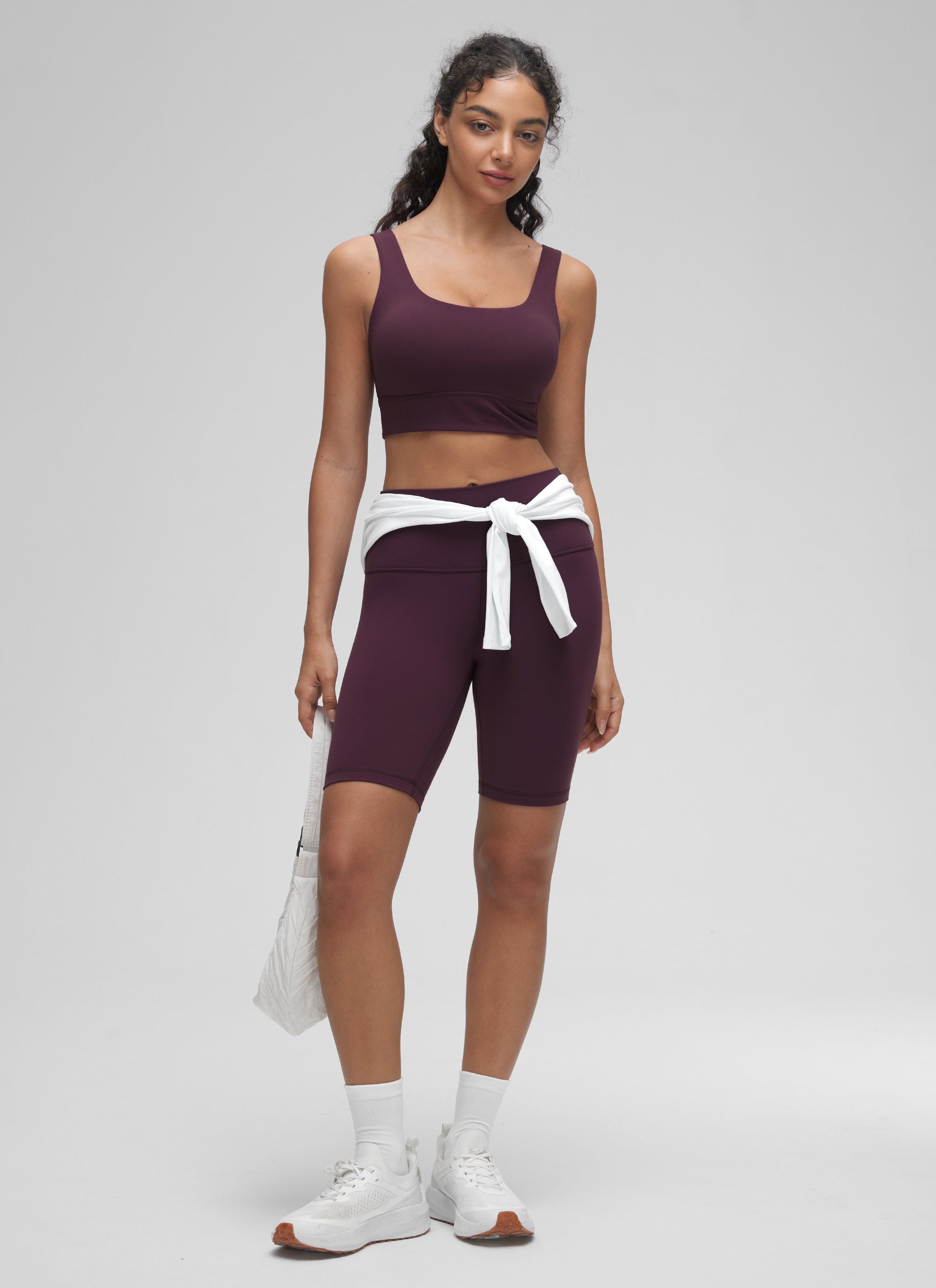 حمالة صدر رياضية Butterluxe طويلة للنساء من CRZ YOGA لدعم منخفض لليوغا بظهر على شكل U بنفسجي داكن