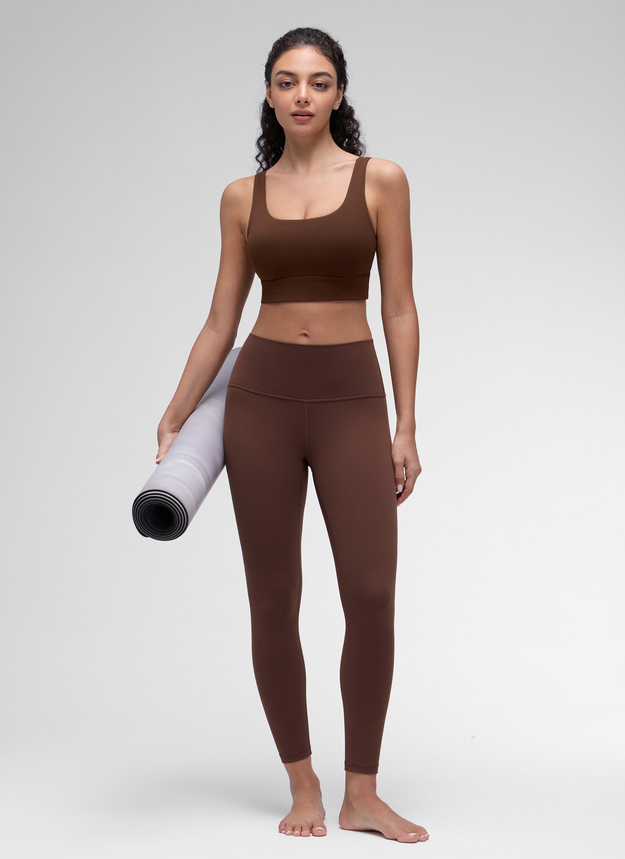 حمالة صدر رياضية طويلة من CRZ YOGA للنساء لليوغا بدعم منخفض Butterluxe بظهر على شكل حرف U بلون بني الحمم.