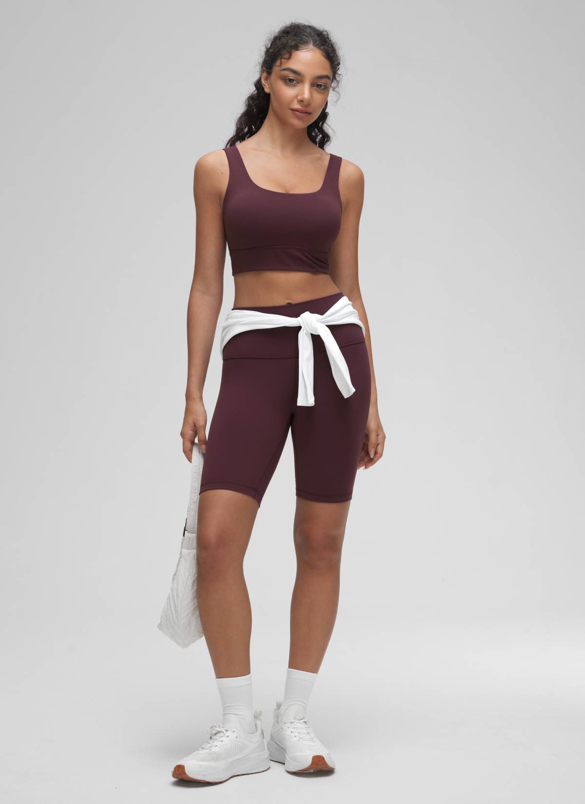 حمالة صدر رياضية طويلة من CRZ YOGA للنساء لليوغا بدعم منخفض Butterluxe بظهر على شكل حرف U بلون برقوق ناضج.