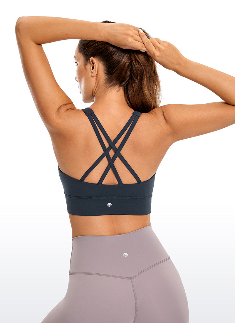 حمالة صدر Butterluxe للتدريب بدعم متوسط للنساء بظهر بأشرطة من CRZ YOGA، كحلي داكن