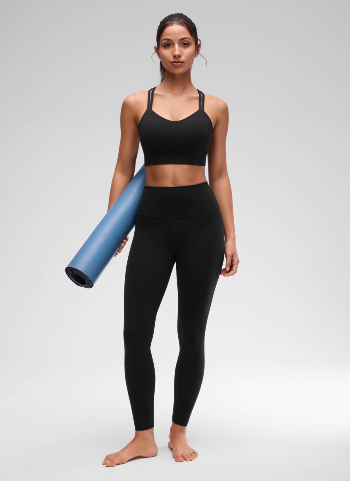 حمالة صدر نسائية Butterluxe بتصميم طويل وحمالات رفيعة متقاطعة مع أكواب مسبقة الصك من CRZ YOGA باللون الأسود