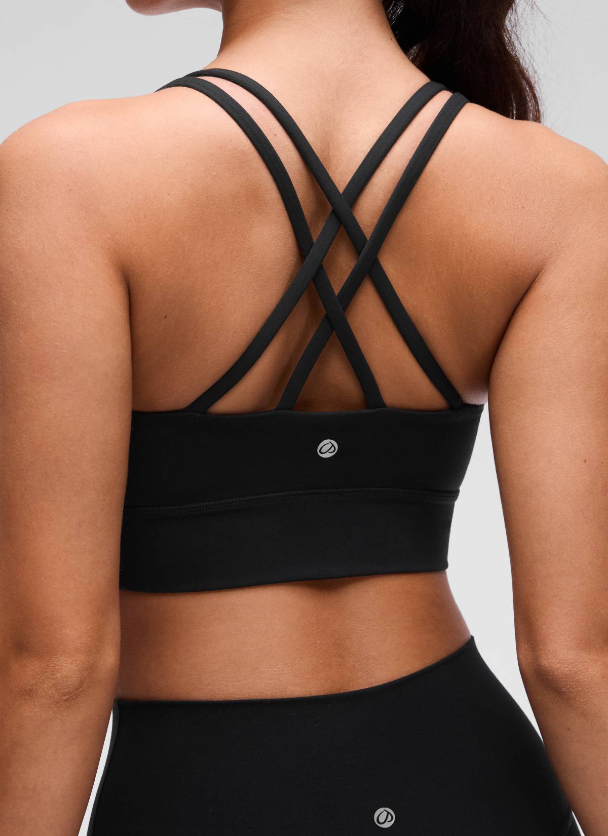 حمالة صدر نسائية Butterluxe بتصميم طويل وحمالات رفيعة متقاطعة مع أكواب مسبقة الصك من CRZ YOGA باللون الأسود