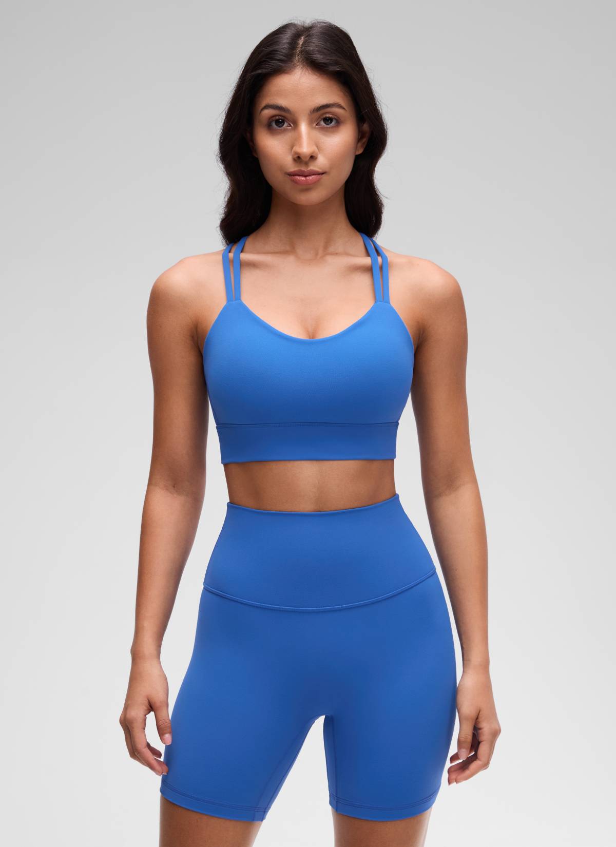 حمالة صدر نسائية Butterluxe بتصميم طويل وحمالات رفيعة متقاطعة مع أكواب مسبقة الصك من CRZ YOGA باللون الأزرق المتلألئ