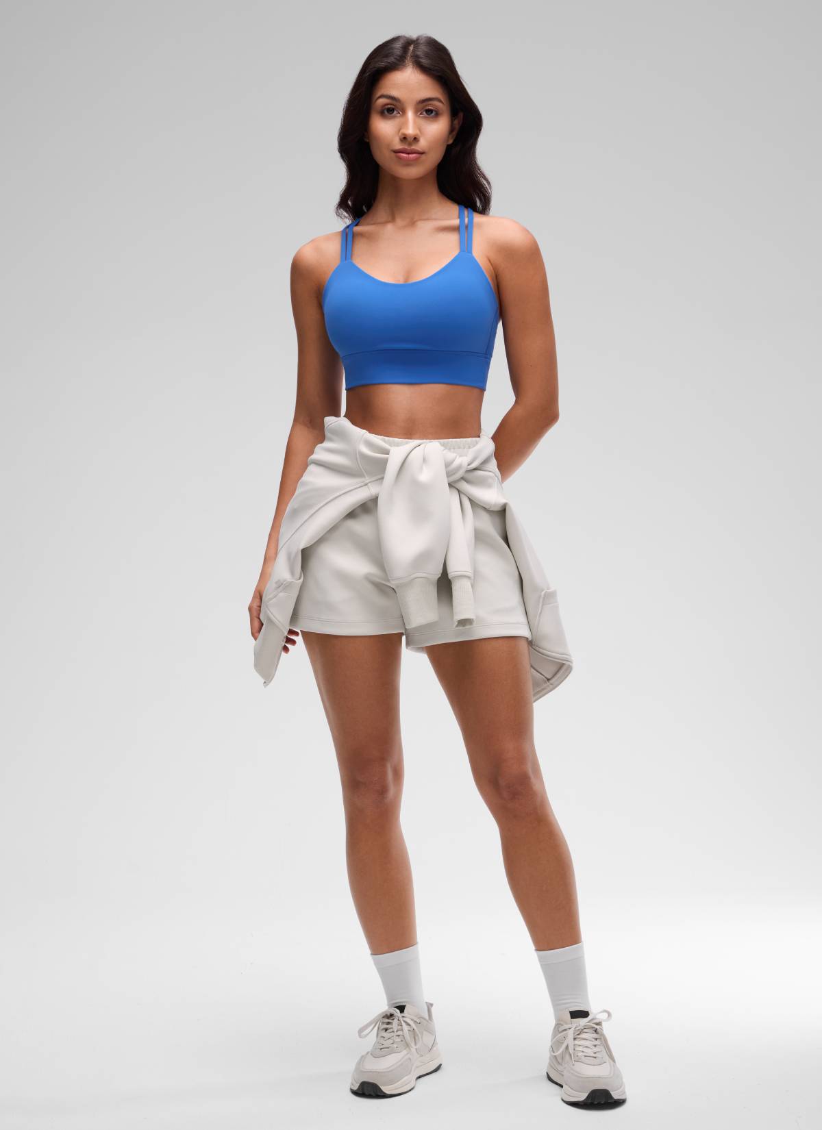 حمالة صدر نسائية Butterluxe بتصميم طويل وحمالات رفيعة متقاطعة مع أكواب مسبقة الصك من CRZ YOGA باللون الأزرق المتلألئ