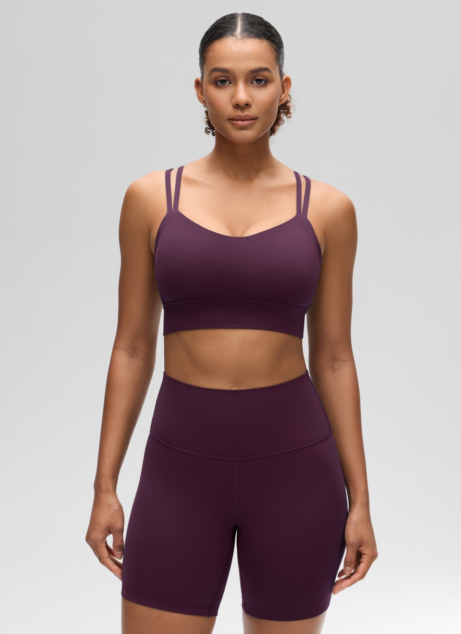 حمالة صدر نسائية Butterluxe بتصميم طويل وحمالات رفيعة متقاطعة مع أكواب مسبقة الصك من CRZ YOGA باللون الأرجواني العميق