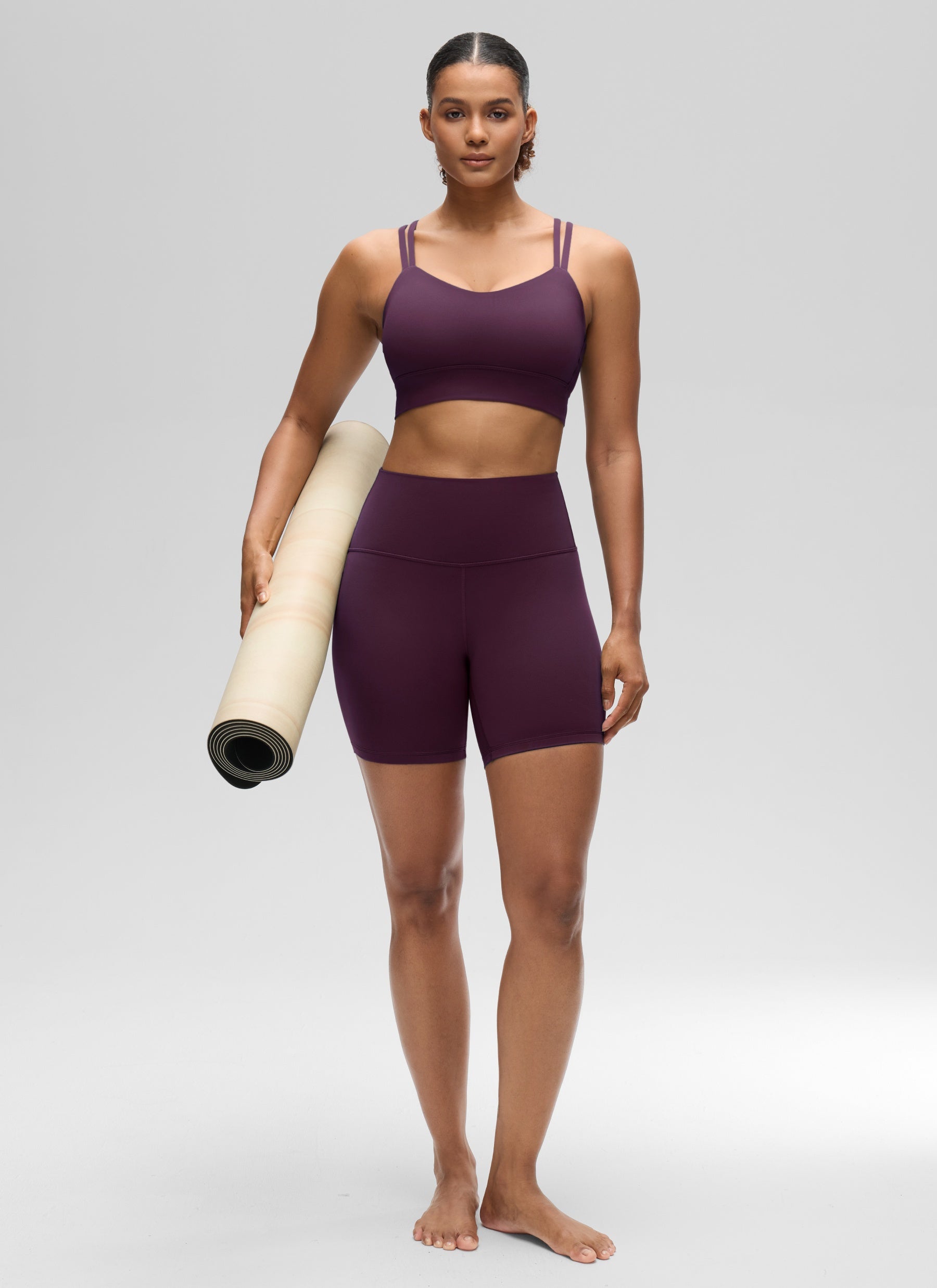 حمالة صدر نسائية Butterluxe بتصميم طويل وحمالات رفيعة متقاطعة مع أكواب مسبقة الصك من CRZ YOGA باللون الأرجواني العميق