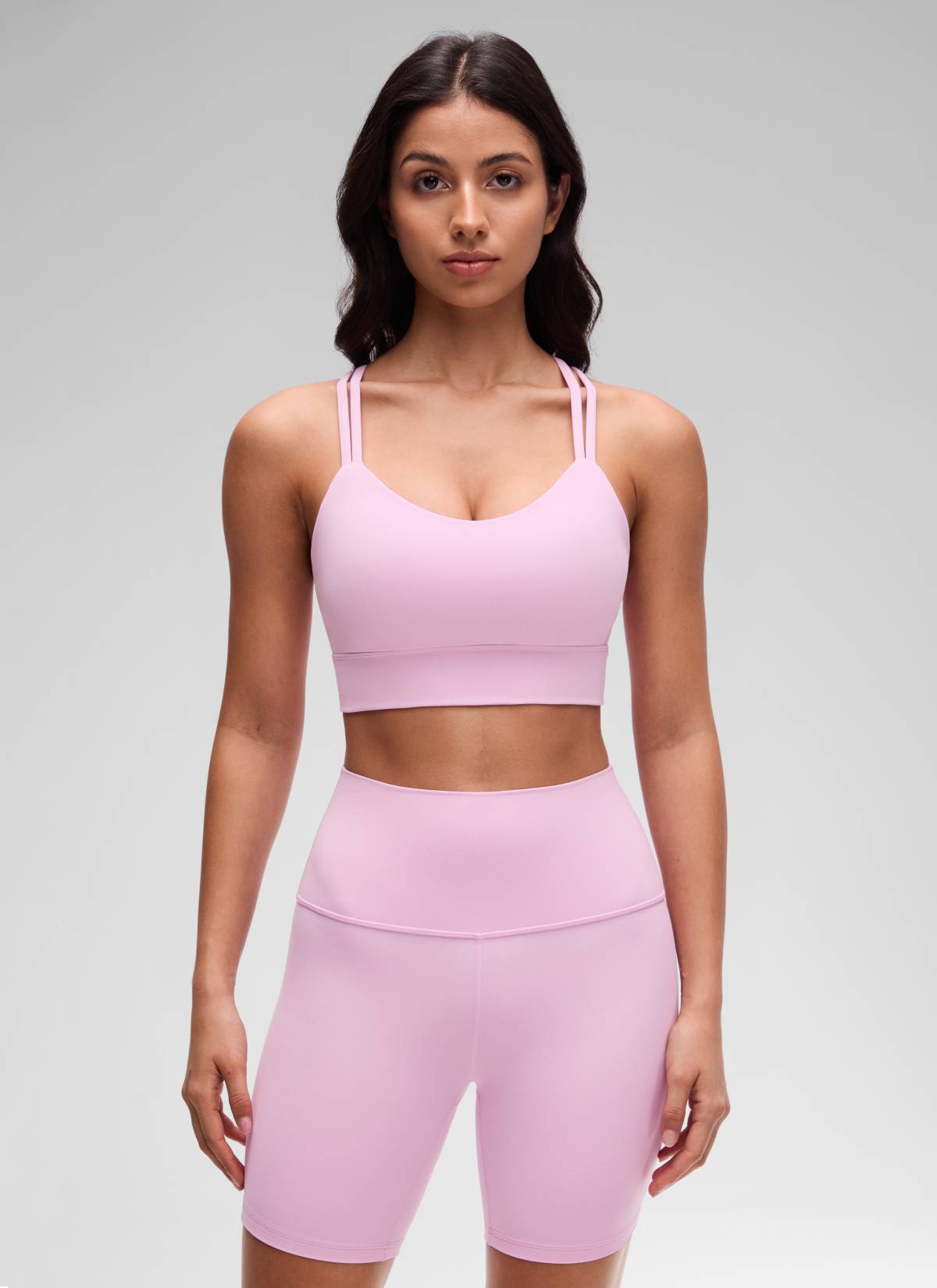 حمالة صدر رياضية نسائية Butterluxe بحمالات رفيعة وقصة طويلة وتصميم متقاطع مع أكواب مصبوبة من CRZ YOGA، وردي فيتا
