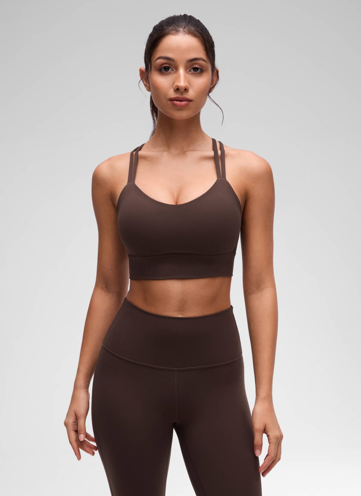 حمالة صدر نسائية Butterluxe بتصميم طويل وحمالات رفيعة متقاطعة مع أكواب مسبقة الصك من CRZ YOGA باللون البني الفادج الساخن