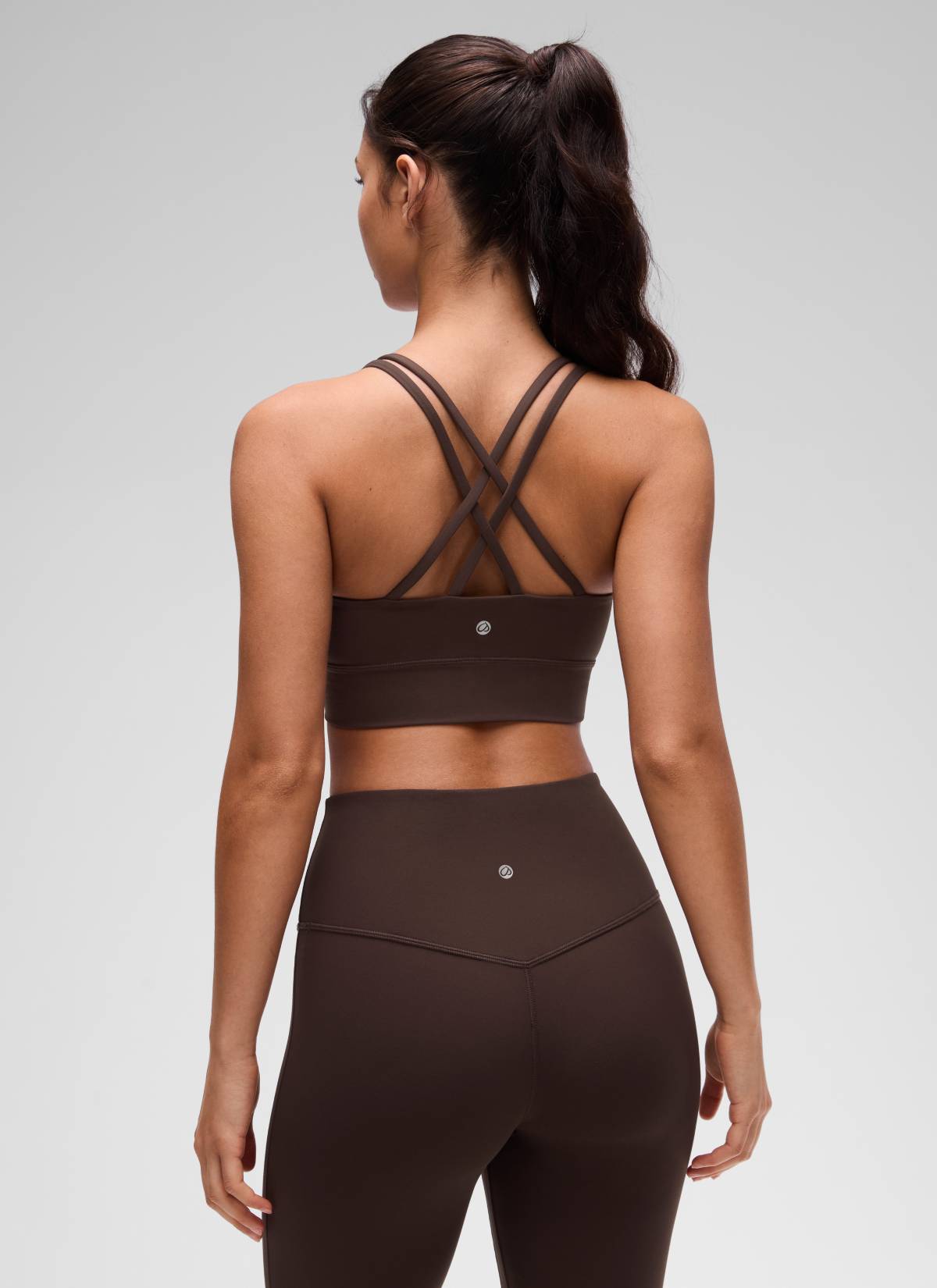 حمالة صدر نسائية Butterluxe بتصميم طويل وحمالات رفيعة متقاطعة مع أكواب مسبقة الصك من CRZ YOGA باللون البني الفادج الساخن