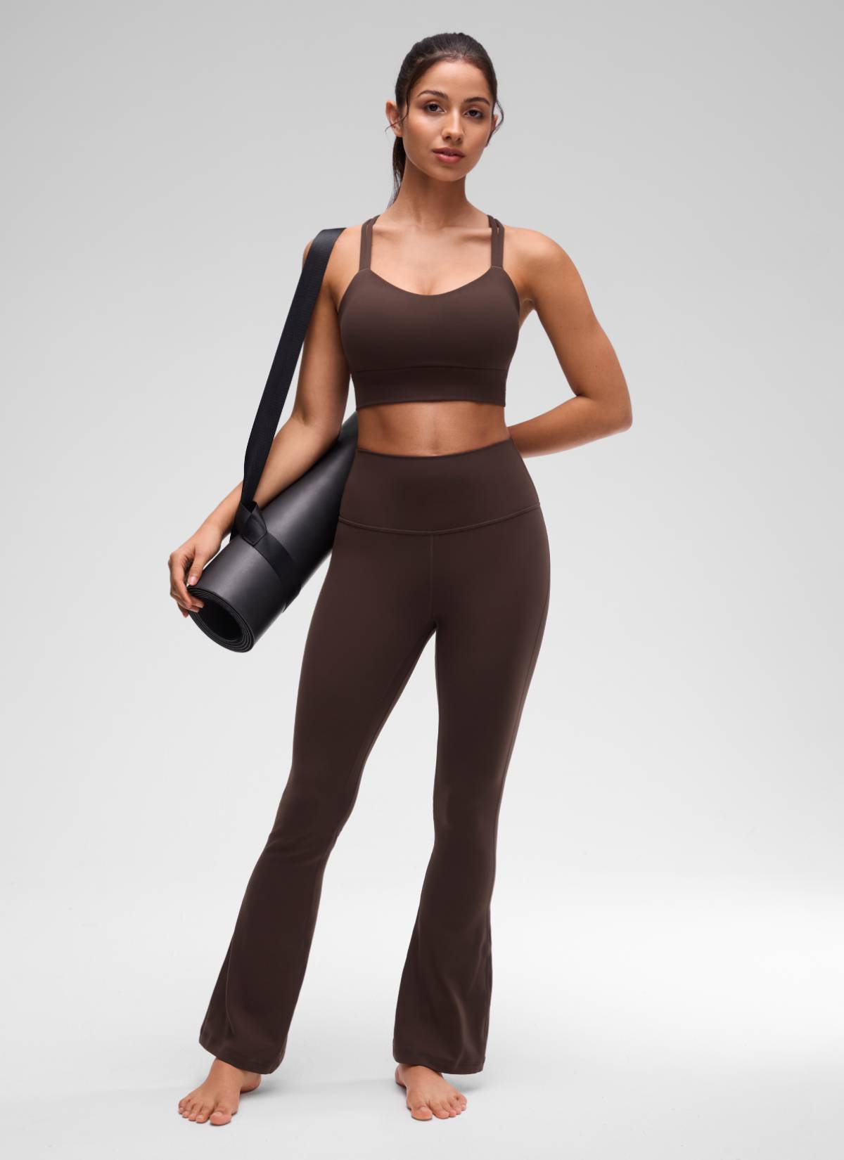 حمالة صدر نسائية Butterluxe بتصميم طويل وحمالات رفيعة متقاطعة مع أكواب مسبقة الصك من CRZ YOGA باللون البني الفادج الساخن