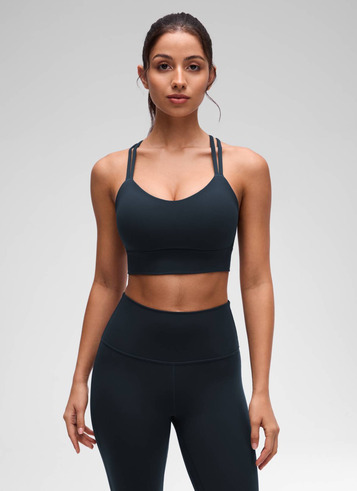 حمالة صدر نسائية Butterluxe بتصميم طويل وحمالات رفيعة متقاطعة مع أكواب مسبقة الصك من CRZ YOGA باللون الكحلي الداكن