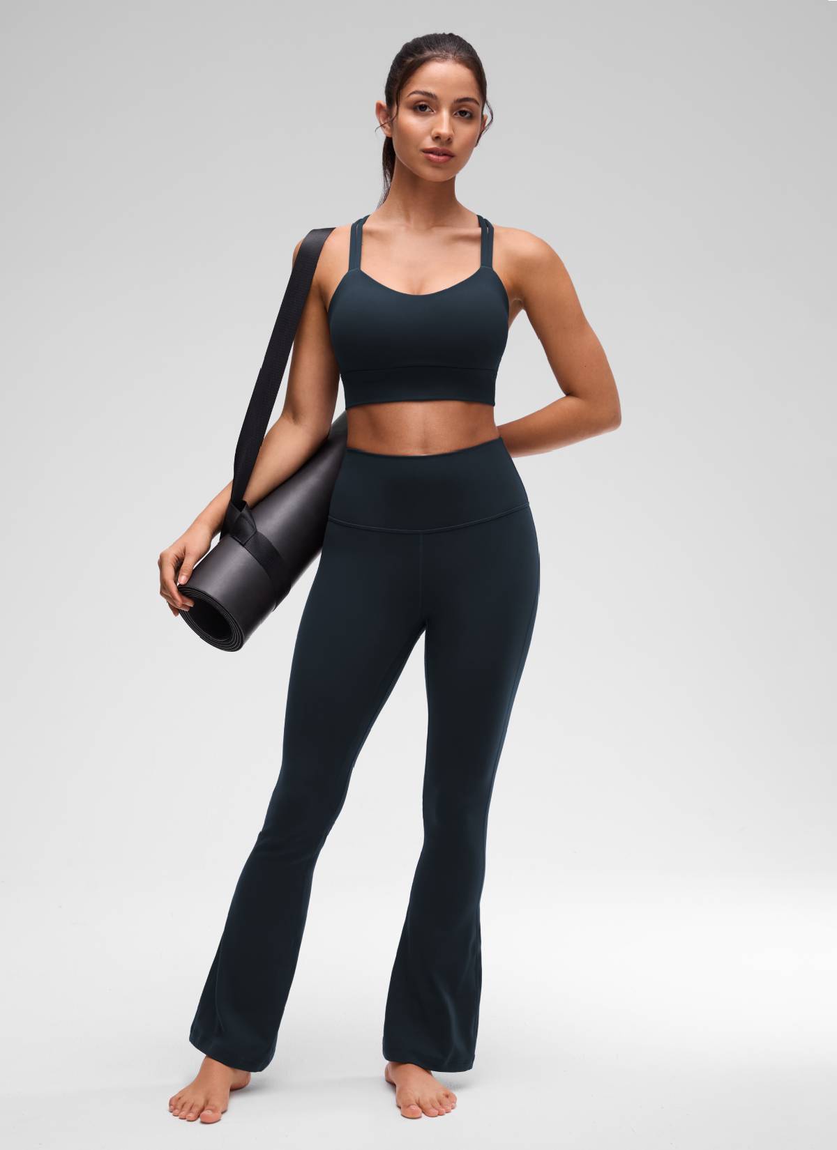 حمالة صدر نسائية Butterluxe بتصميم طويل وحمالات رفيعة متقاطعة مع أكواب مسبقة الصك من CRZ YOGA باللون الكحلي الداكن