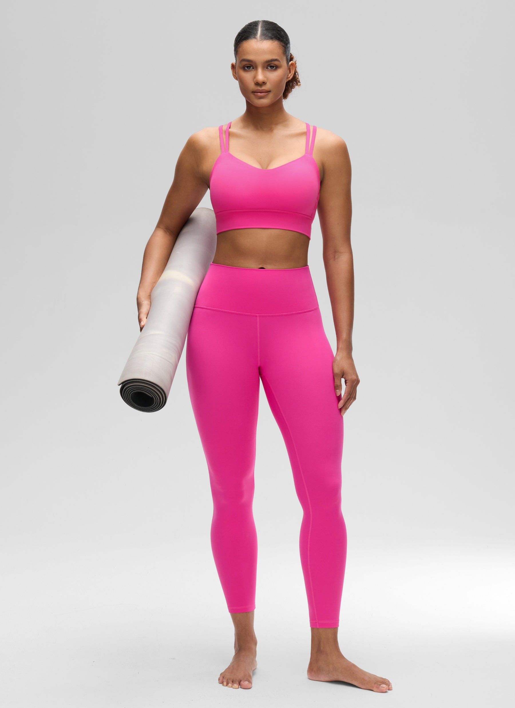 حمالة صدر نسائية Butterluxe بتصميم طويل وحمالات رفيعة متقاطعة مع أكواب مسبقة الصك من CRZ YOGA باللون الأرجواني الكركدي