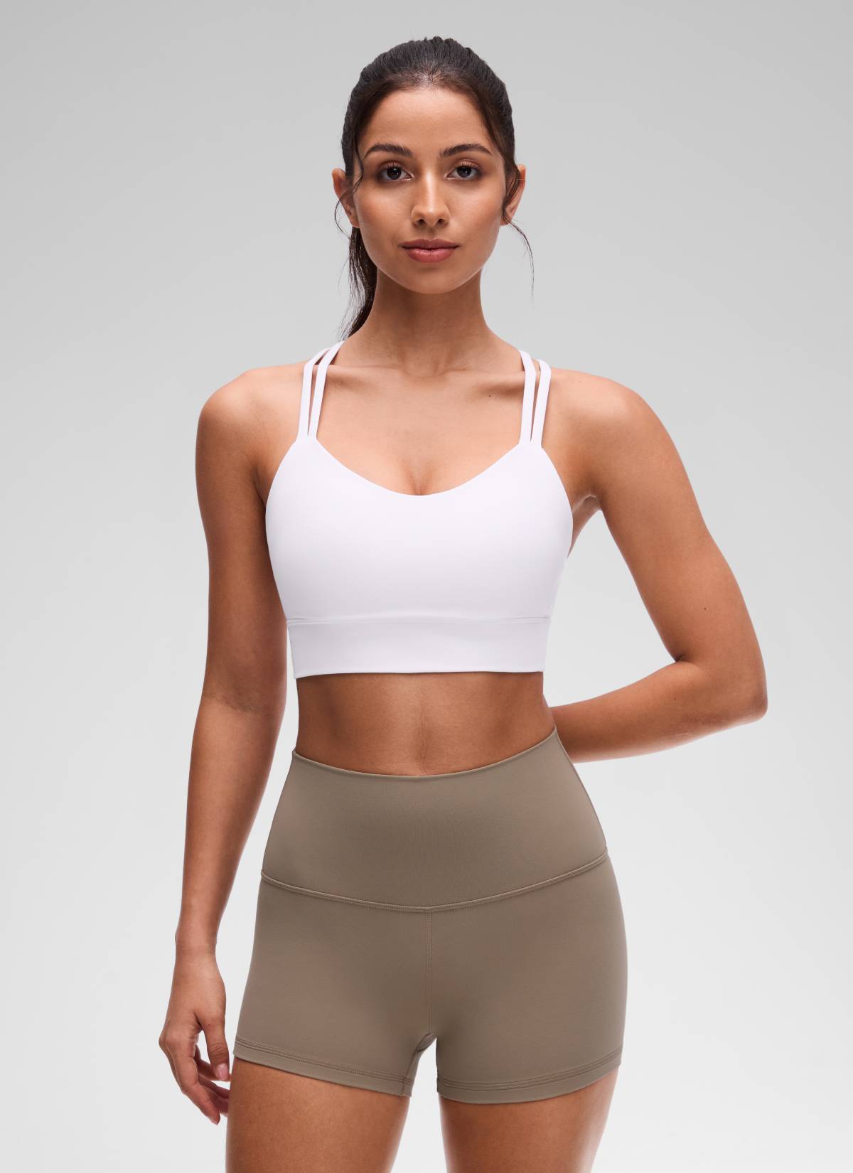 حمالة صدر نسائية Butterluxe بتصميم طويل وحمالات رفيعة متقاطعة مع أكواب مسبقة الصك من CRZ YOGA باللون الأبيض