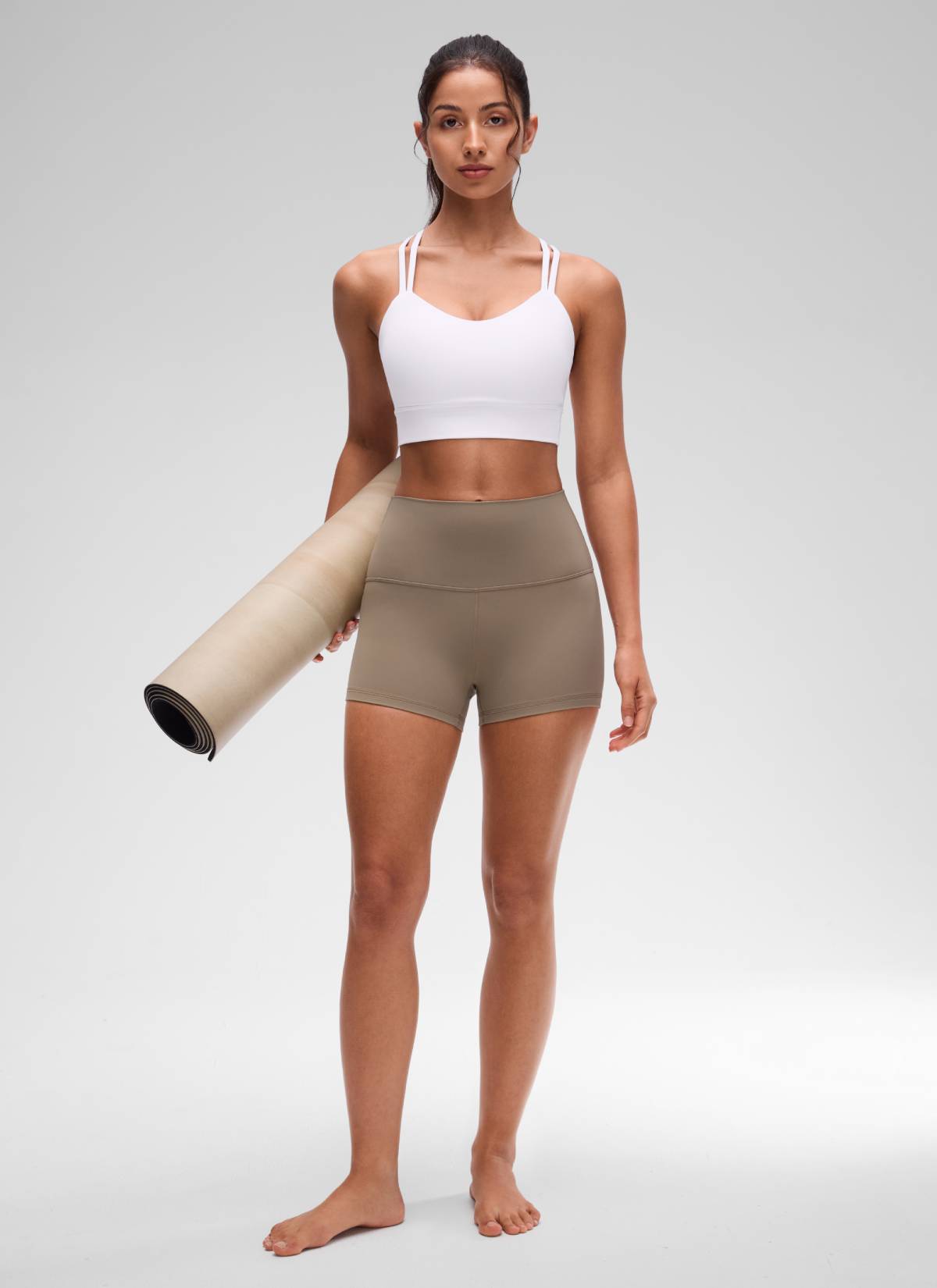 حمالة صدر نسائية Butterluxe بتصميم طويل وحمالات رفيعة متقاطعة مع أكواب مسبقة الصك من CRZ YOGA باللون الأبيض