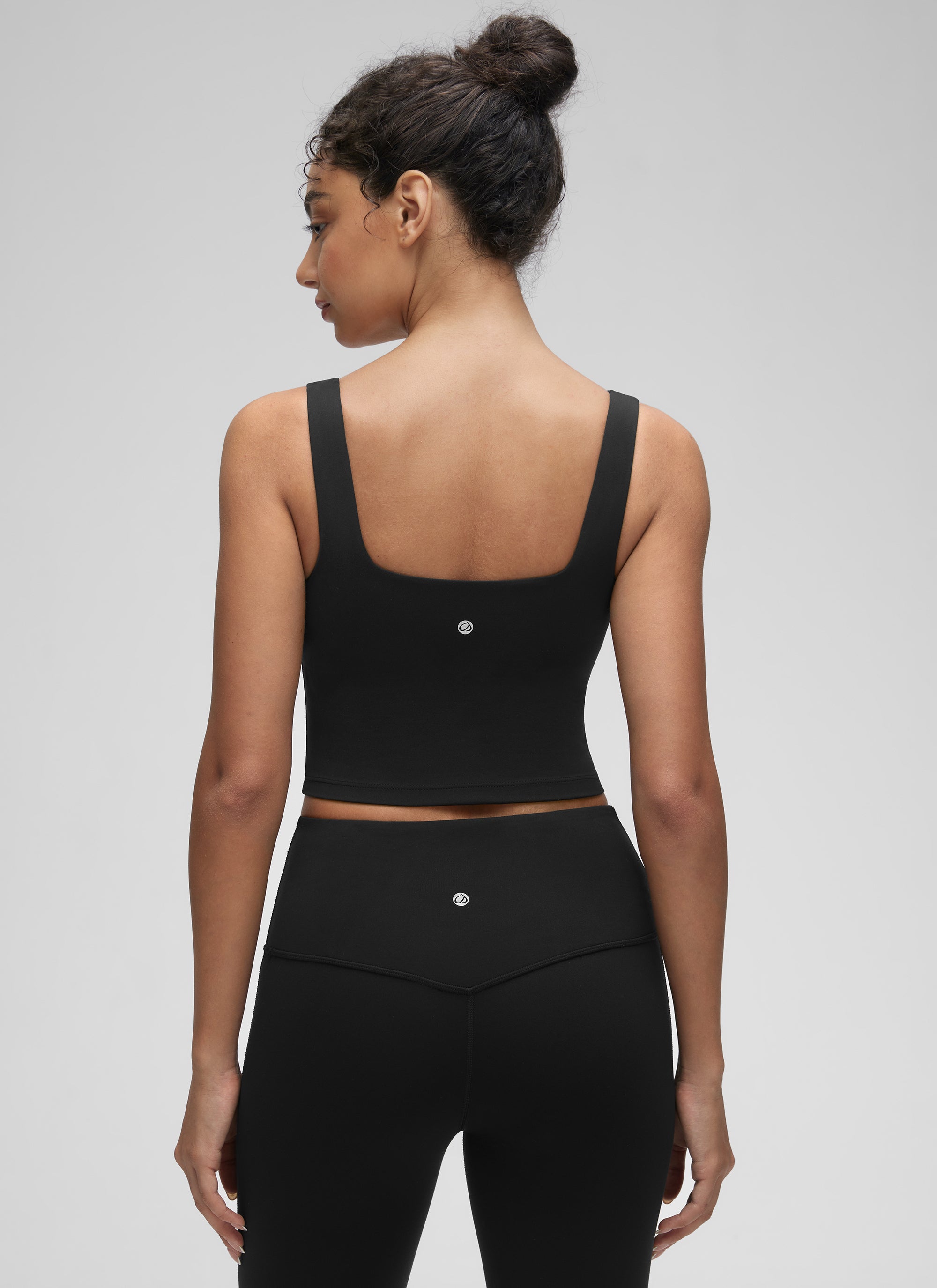 حمالة صدر يوغا نسائية من CRZ YOGA منخفضة التأثير Butterluxe طويلة بياقة مربعة، أسود