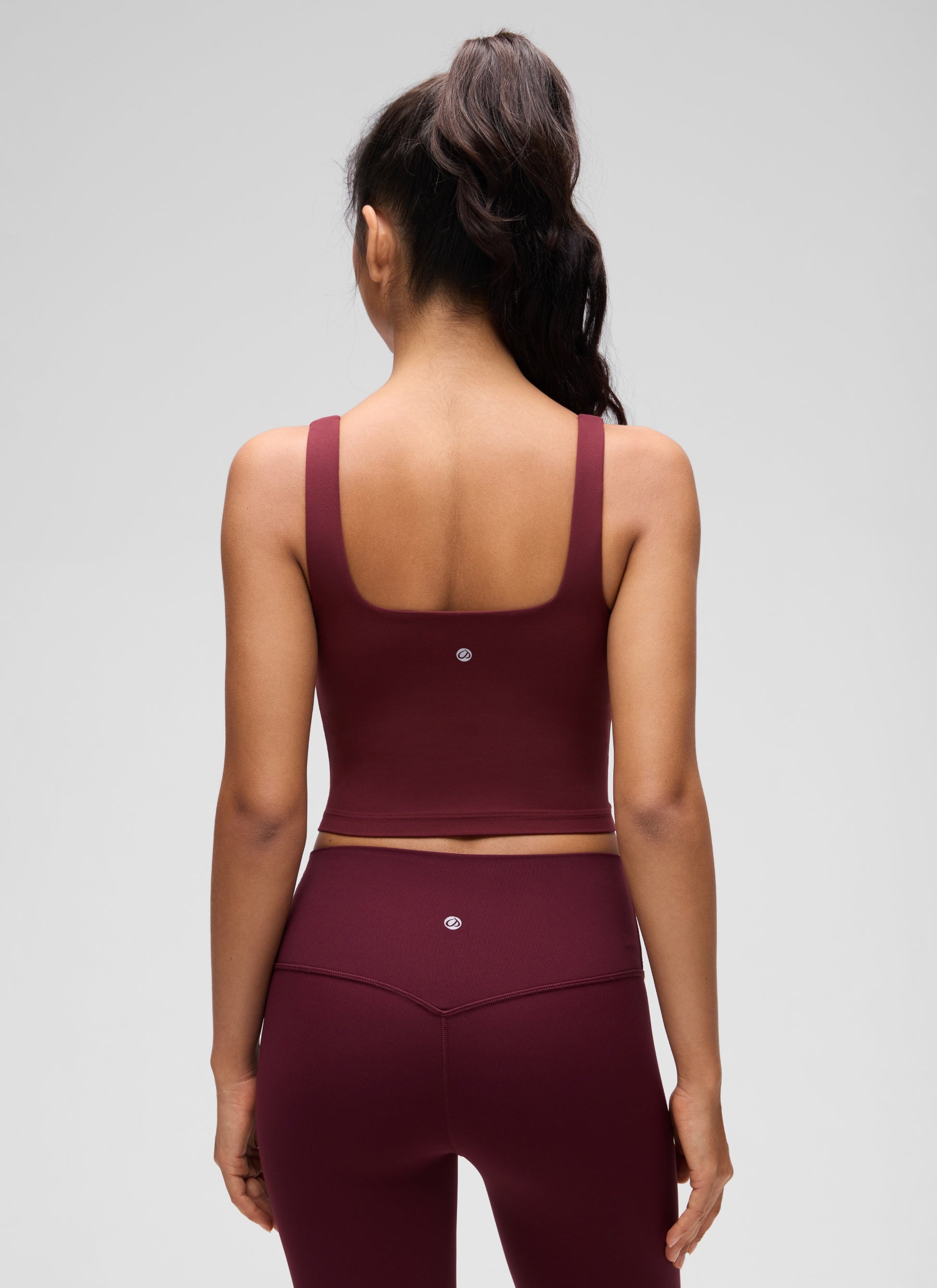 حمالة صدر نسائية طويلة لليوغا من CRZ YOGA، دعم خفيف Butterluxe، رقبة مربعة، لون أحمر ميرلوت