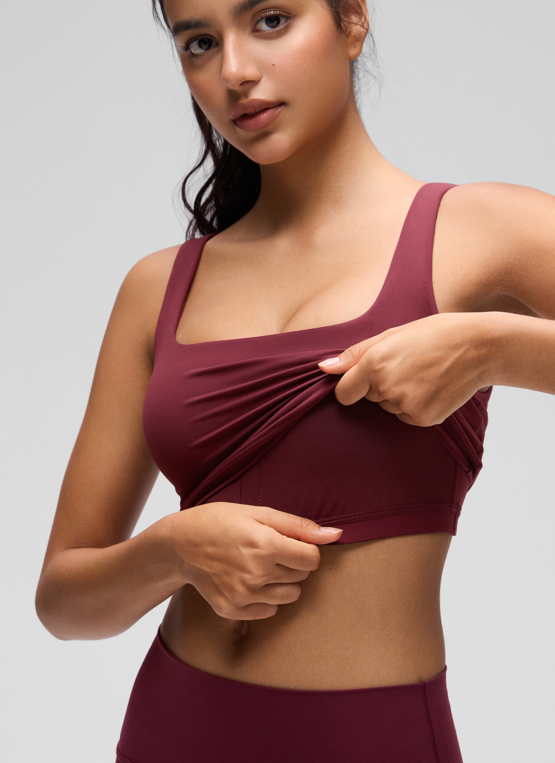 حمالة صدر نسائية طويلة لليوغا من CRZ YOGA، دعم خفيف Butterluxe، رقبة مربعة، لون أحمر ميرلوت