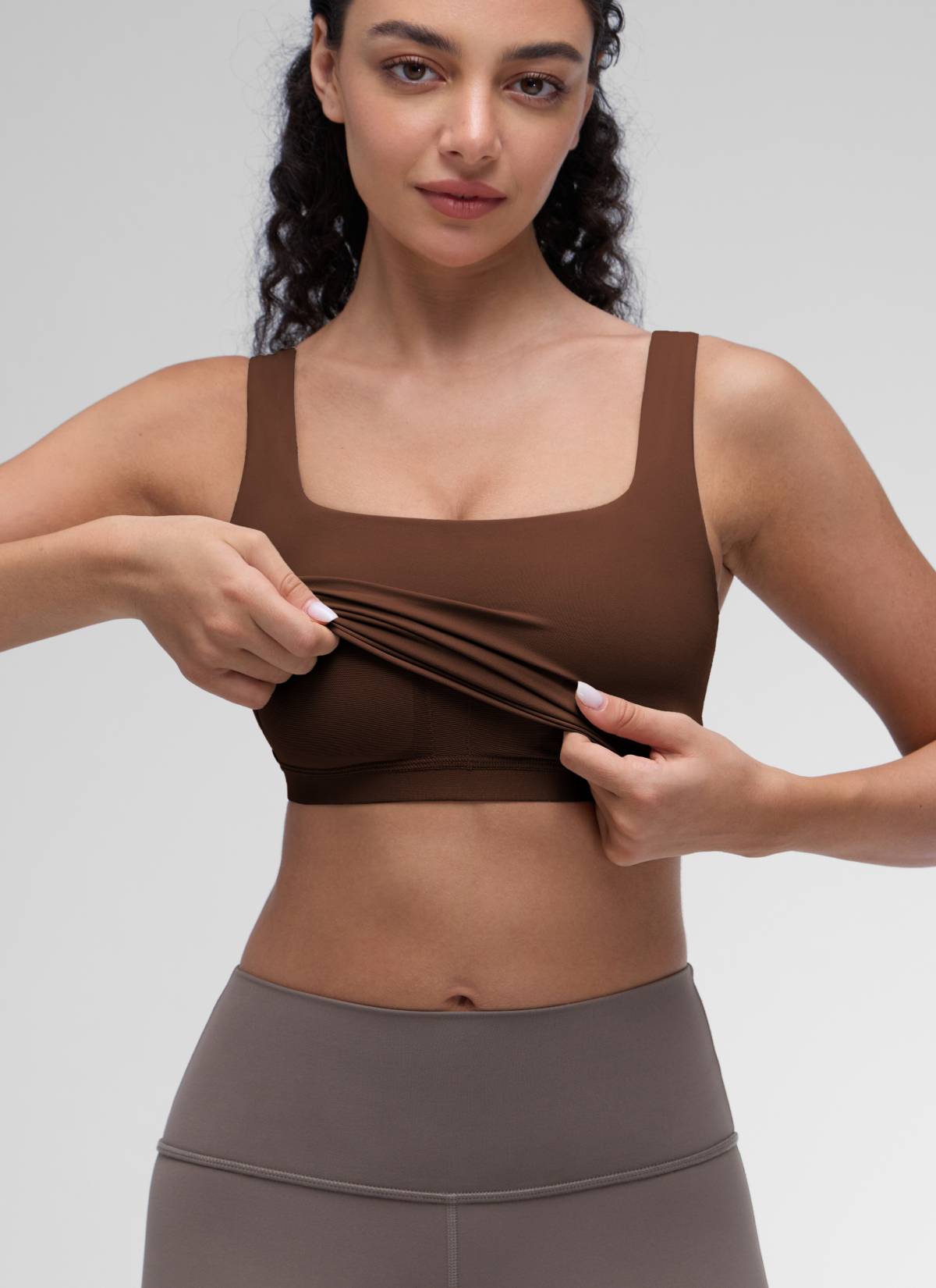 حمالة صدر نسائية طويلة لليوغا من CRZ YOGA، دعم خفيف Butterluxe، رقبة مربعة، لون بني حممي