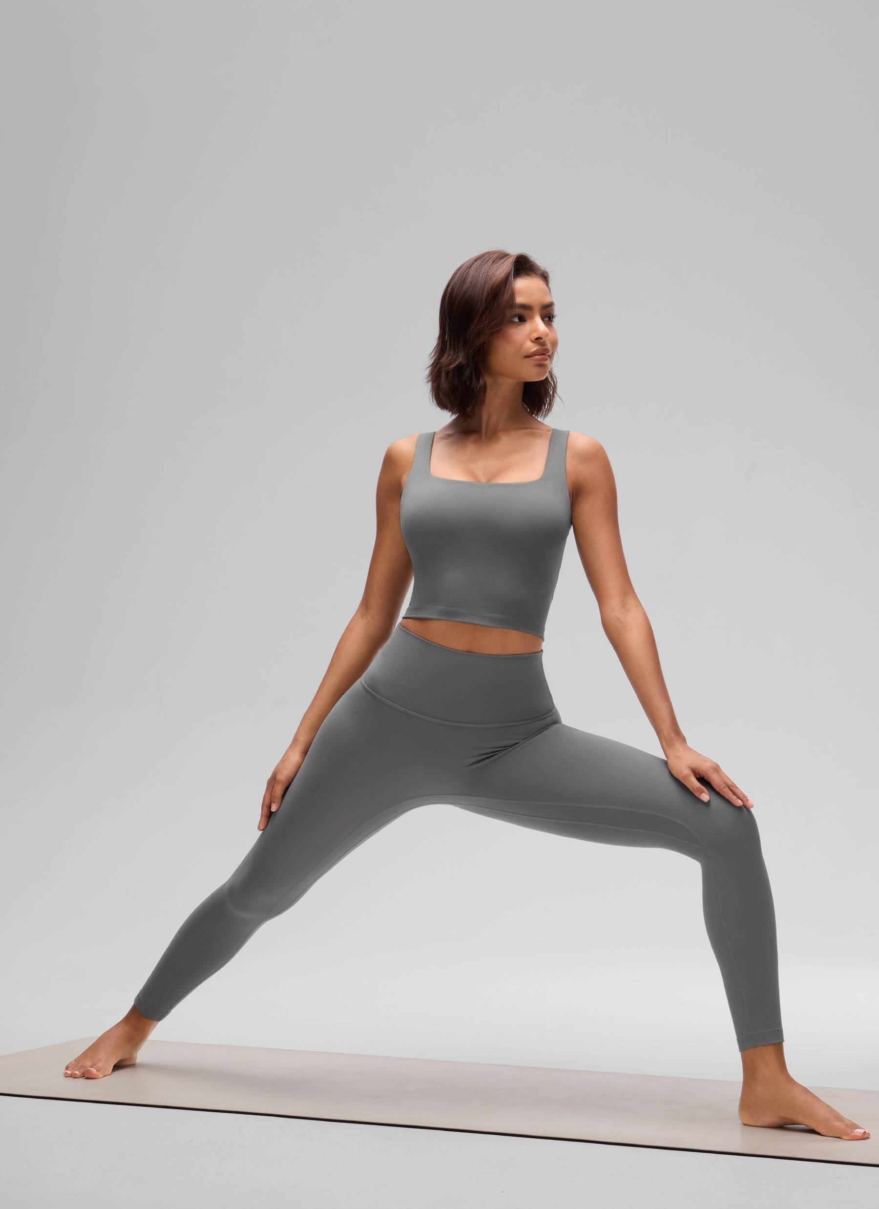 حمالة صدر نسائية طويلة لليوغا من CRZ YOGA، دعم خفيف Butterluxe، رقبة مربعة، لون رمادي رماد