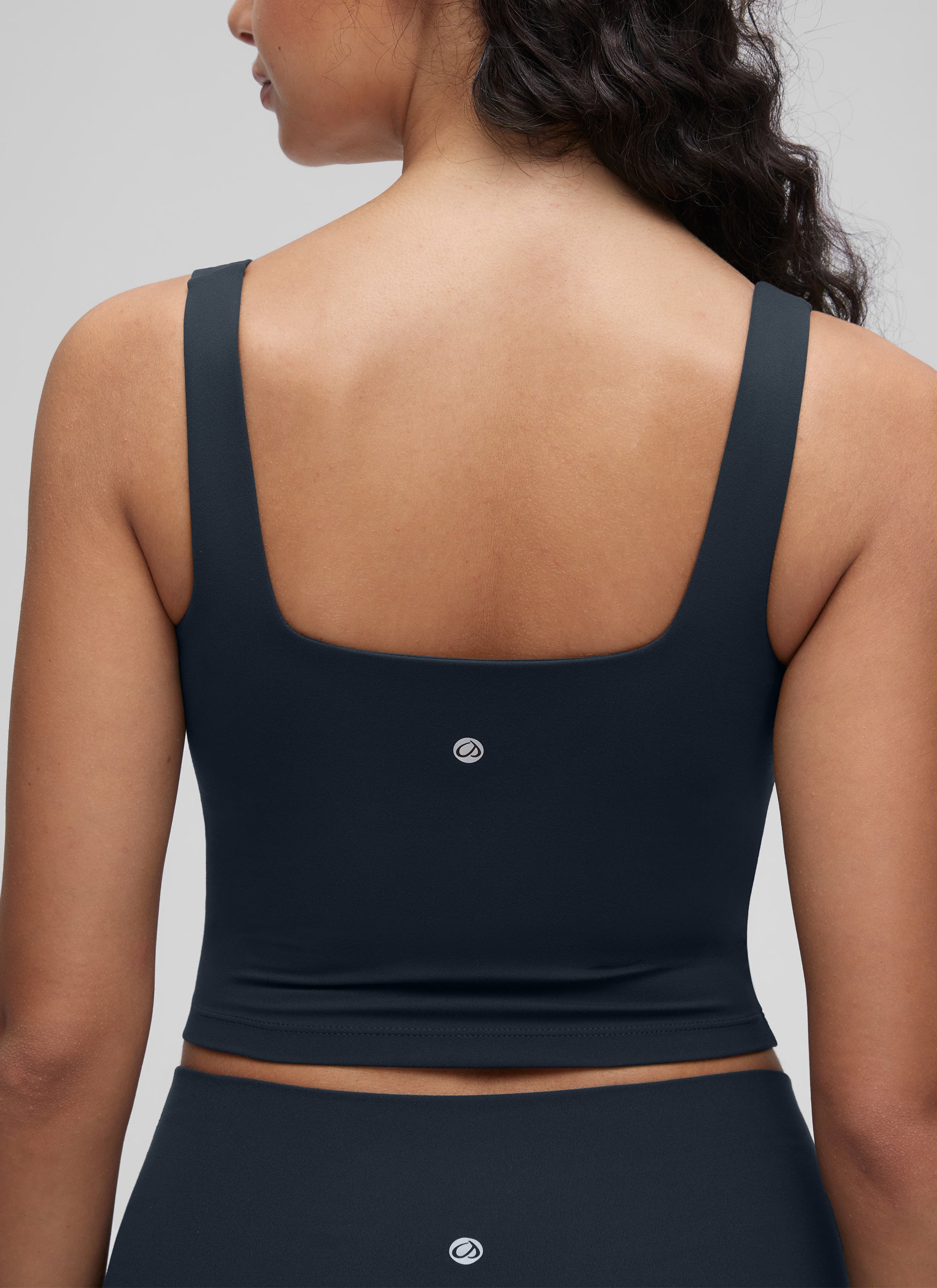 حمالة صدر يوغا نسائية من CRZ YOGA منخفضة التأثير Butterluxe طويلة بياقة مربعة، أزرق كحلي داكن