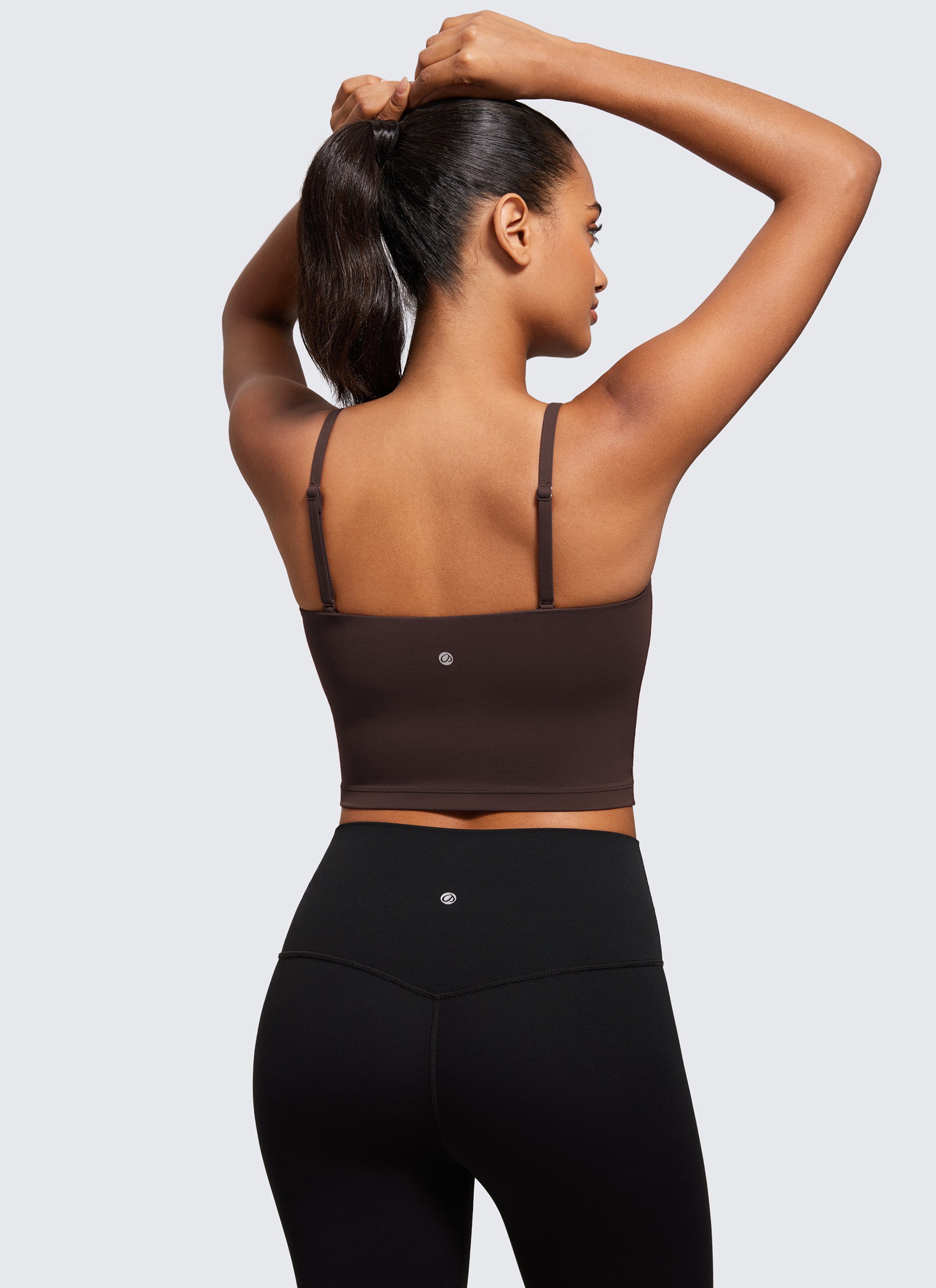 حمالة صدر رياضية طويلة قابلة للتعديل بحمالات رفيعة من Butterluxe للنساء من CRZ YOGA بلون بني فادج
