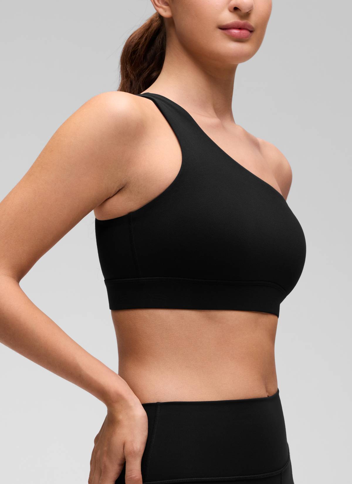 CRZ YOGA Butterluxe حمالة صدر رياضية نسائية بكتف واحد، غير متماثلة، مبطنة، باللون الأسود