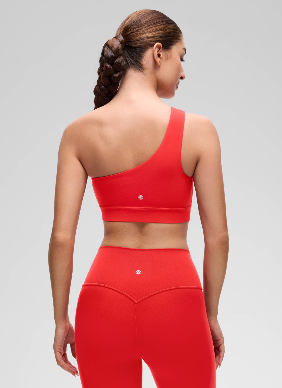 CRZ YOGA Butterluxe حمالة صدر رياضية نسائية بكتف واحد، غير متماثلة، مبطنة، باللون الأحمر الداكن