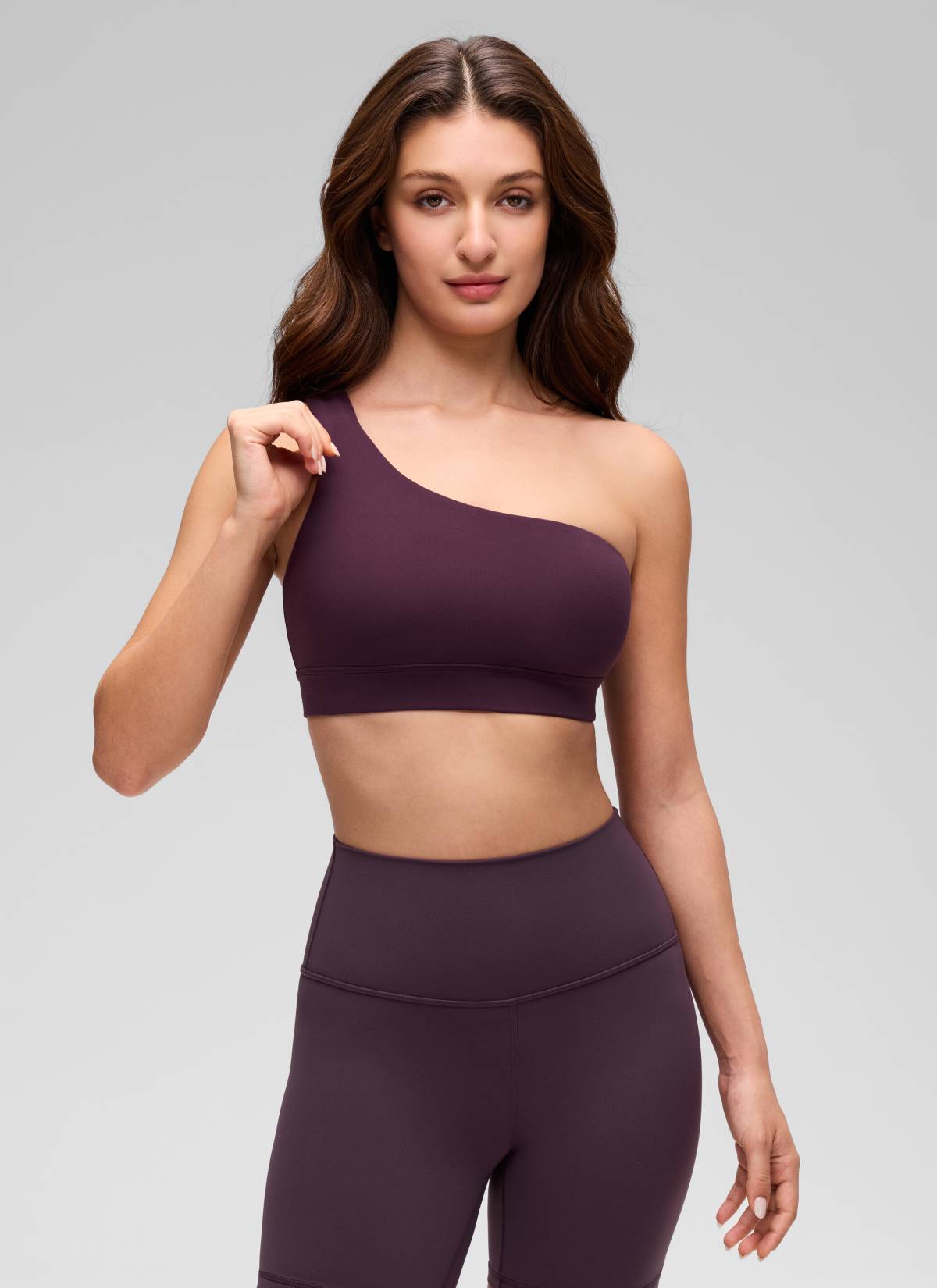 CRZ YOGA Butterluxe حمالة صدر رياضية نسائية بكتف واحد، غير متماثلة، مبطنة، لون أرجواني غامق