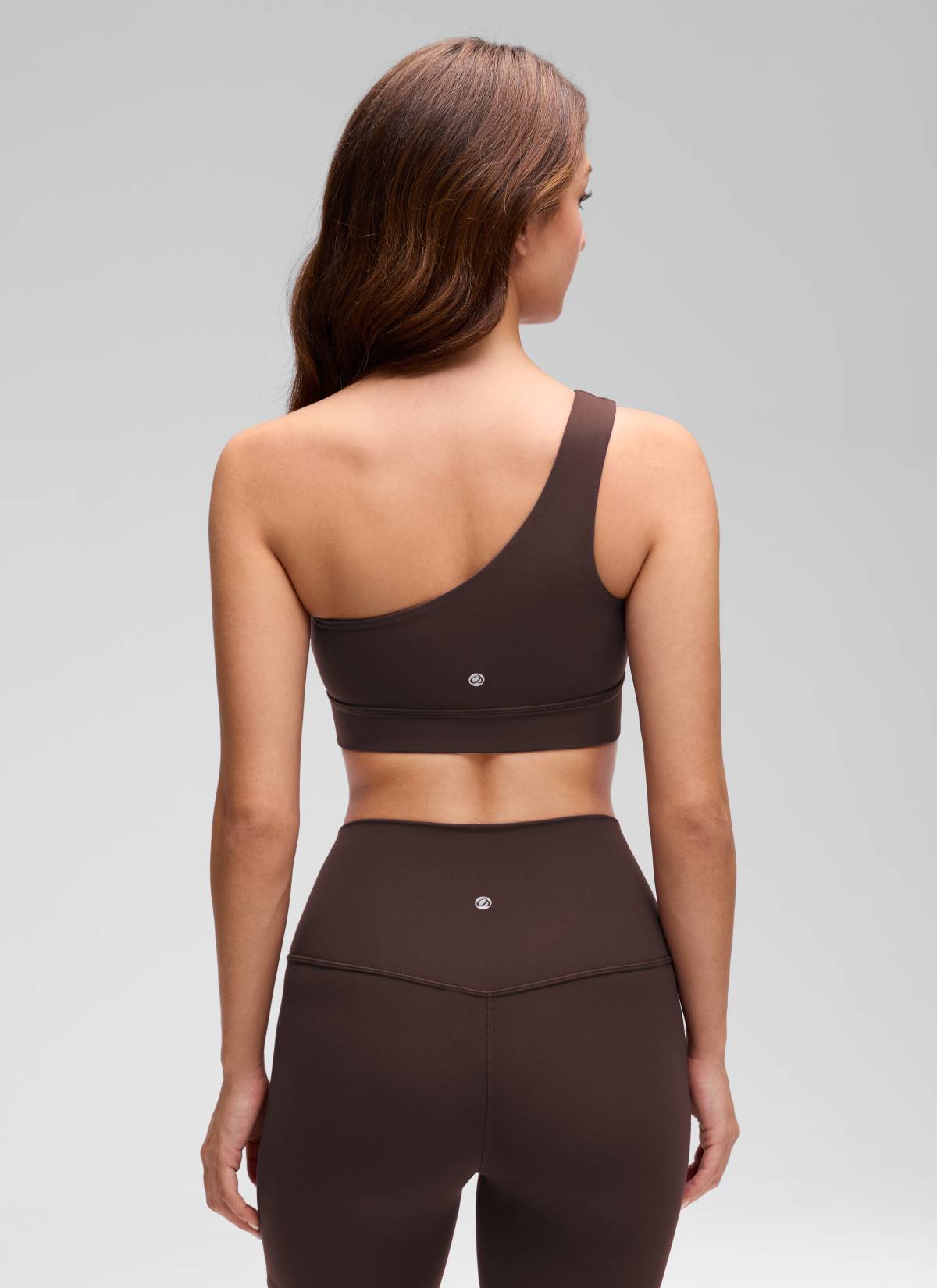 CRZ YOGA Butterluxe حمالة صدر رياضية نسائية بكتف واحد، غير متماثلة، مبطنة، بلون بني داكن