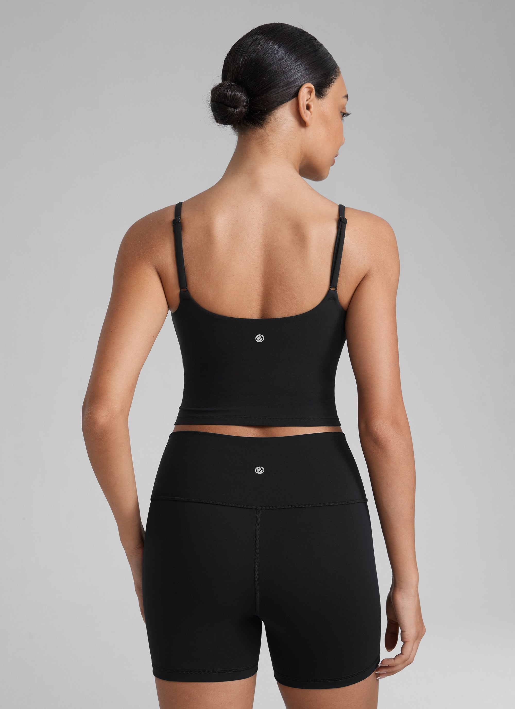 حمالة صدر رياضية طويلة لليوجا برقبة دائرية وظهر على شكل حرف U من Butterlift للنساء من CRZ YOGA باللون الأسود