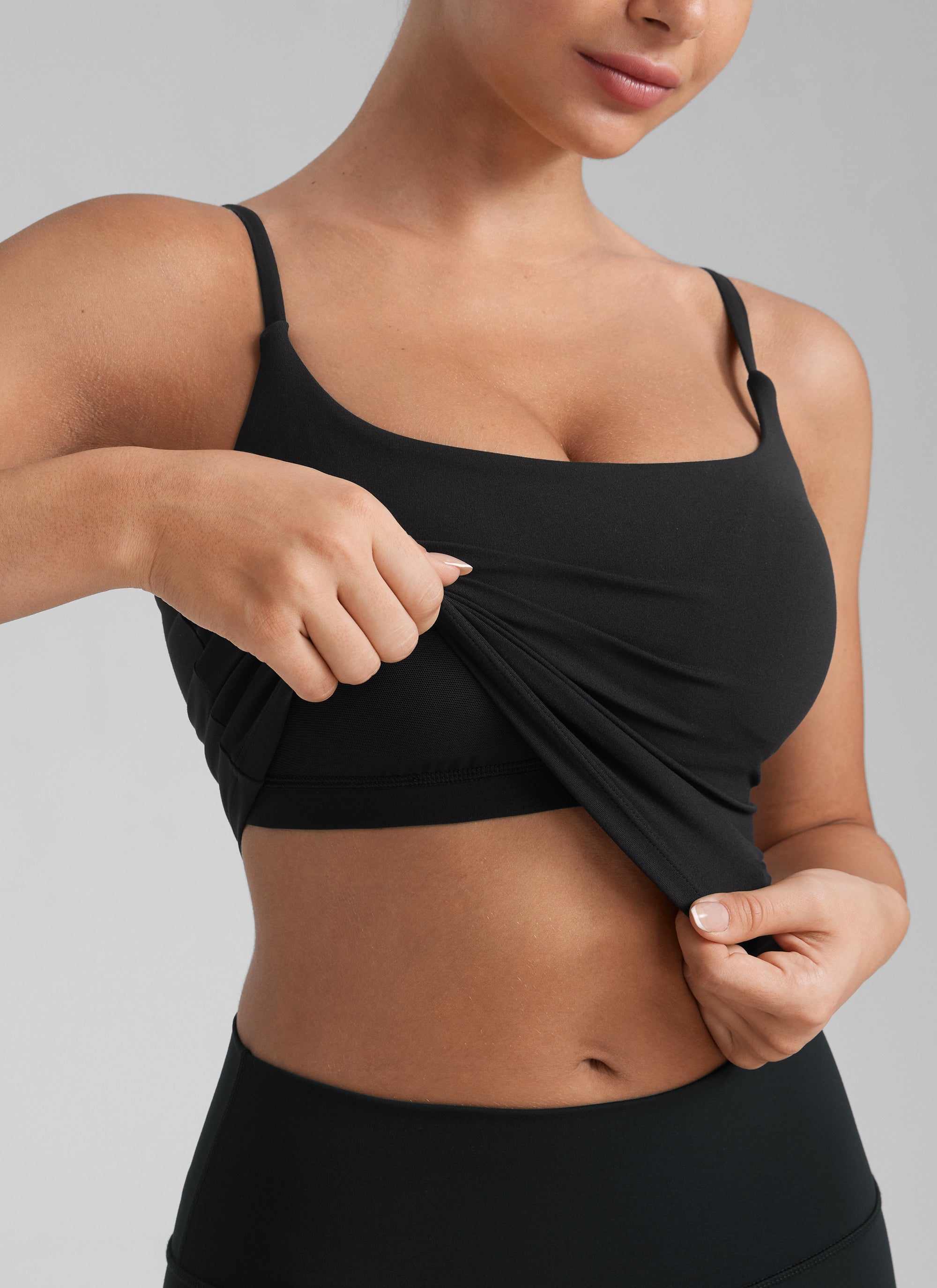 حمالة صدر رياضية طويلة لليوجا برقبة دائرية وظهر على شكل حرف U من Butterlift للنساء من CRZ YOGA باللون الأسود